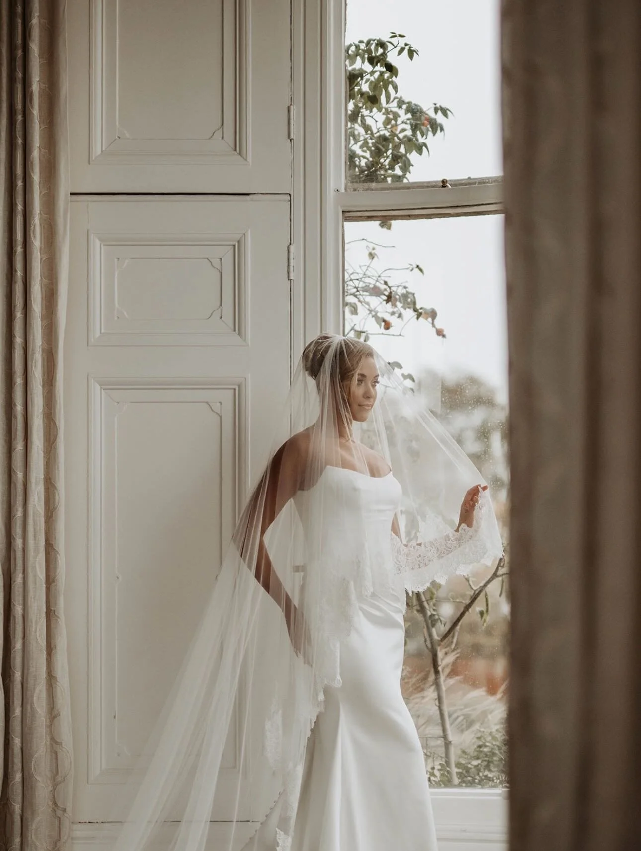 Romance in every detail 🤍✨

Wedding Planner &amp; Design @sarahlouiseweddingplanner
Venue @clevedonhall
Photographer and videographer 
FUSION @garynunnweddingphotography
Florist @@evefrancescadesigns 
Table styling @onesplendidday
Stationery @storie
