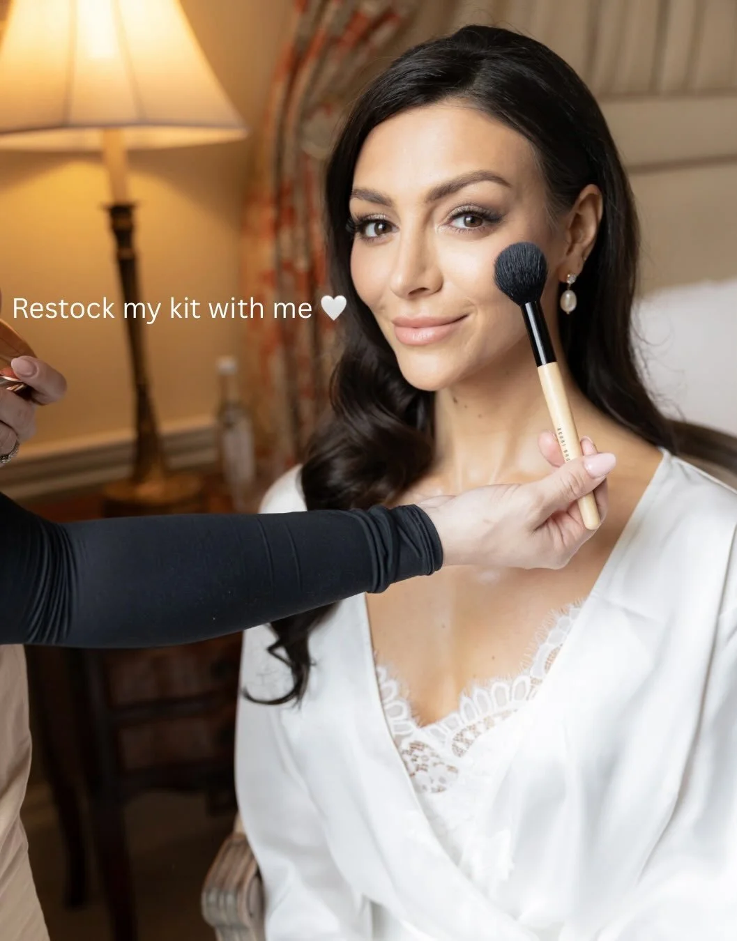 Restock my bridal kit with me✨
@maybelline build a brow
@natashadenona Hy-glam concealer 
@s19lab body gloss
@lauramercier celesteial light 
@hourglass ambient light blush in flush 
.
.
#bridalmakeupkit #bridalmakeupartists #kitrestock #bridalmua