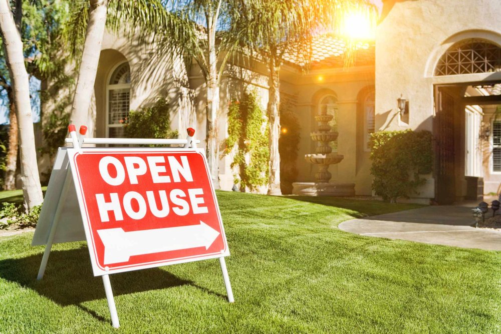 open_house_sign_in_Front_yard.jpg