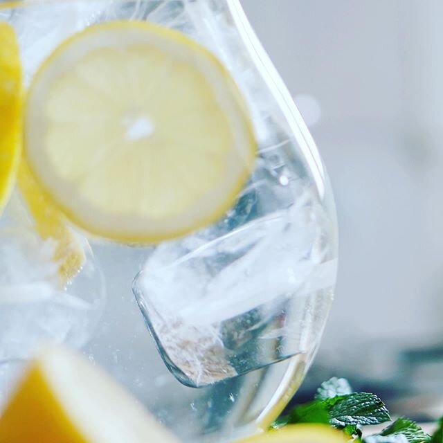 Mmmmm Ice cold water 💦 .
.
Especially on a hot and humid day like today
.
Oh remember we learned together, yesterday on our IG TV, how hydration helps with hair loss
.
Have you had your sips today?
.
Oh and don&rsquo;t forget to join our IG Live Seg
