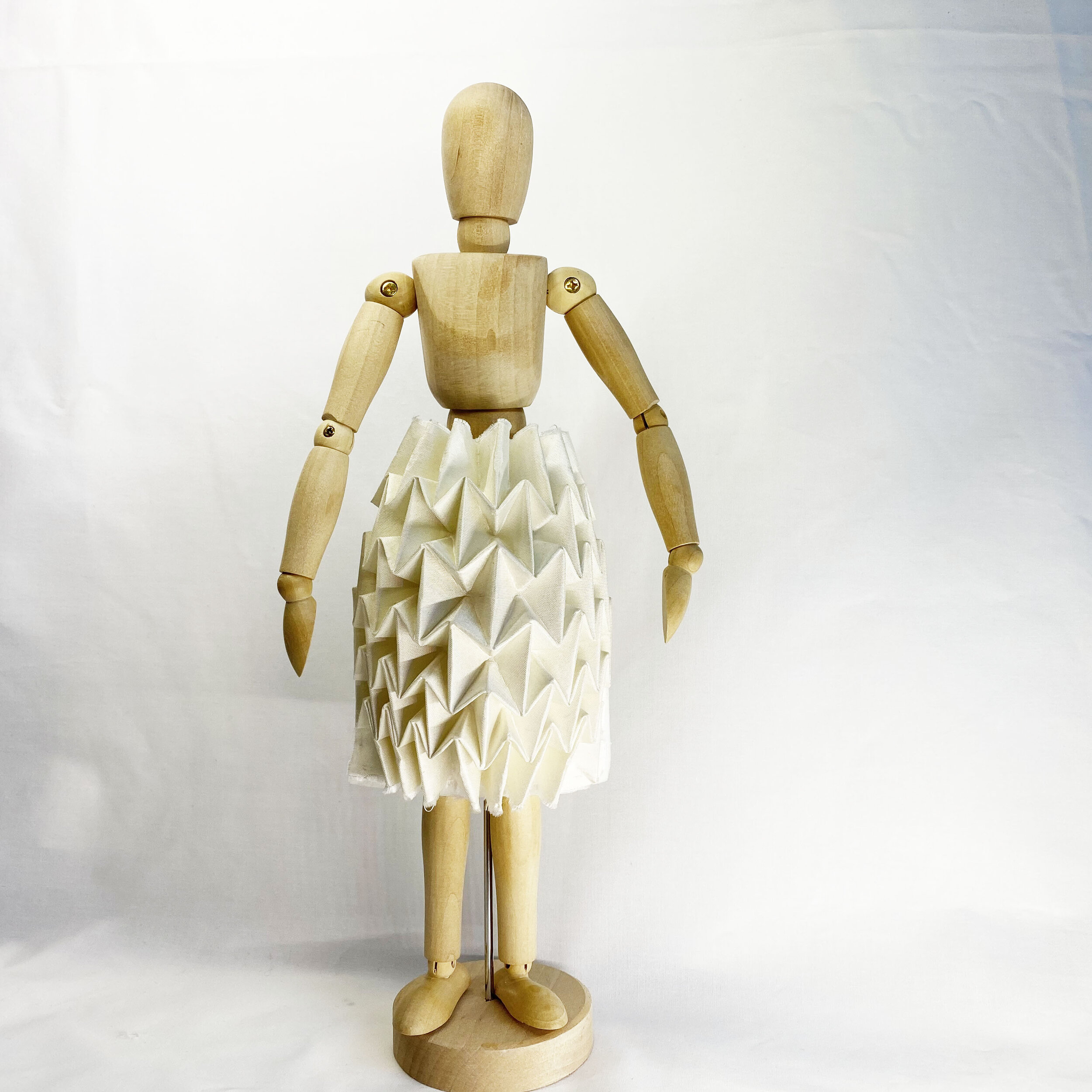 Shape Changing Fabric Samples for Interactive Fashion Design