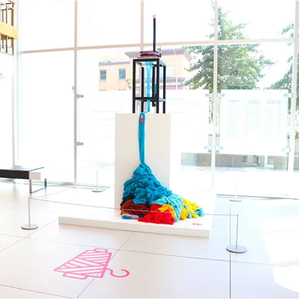 Knitting Interactive Spaces: Fabricating Data Physicalizations of Local Community Visitors with Circular Knitting Machines