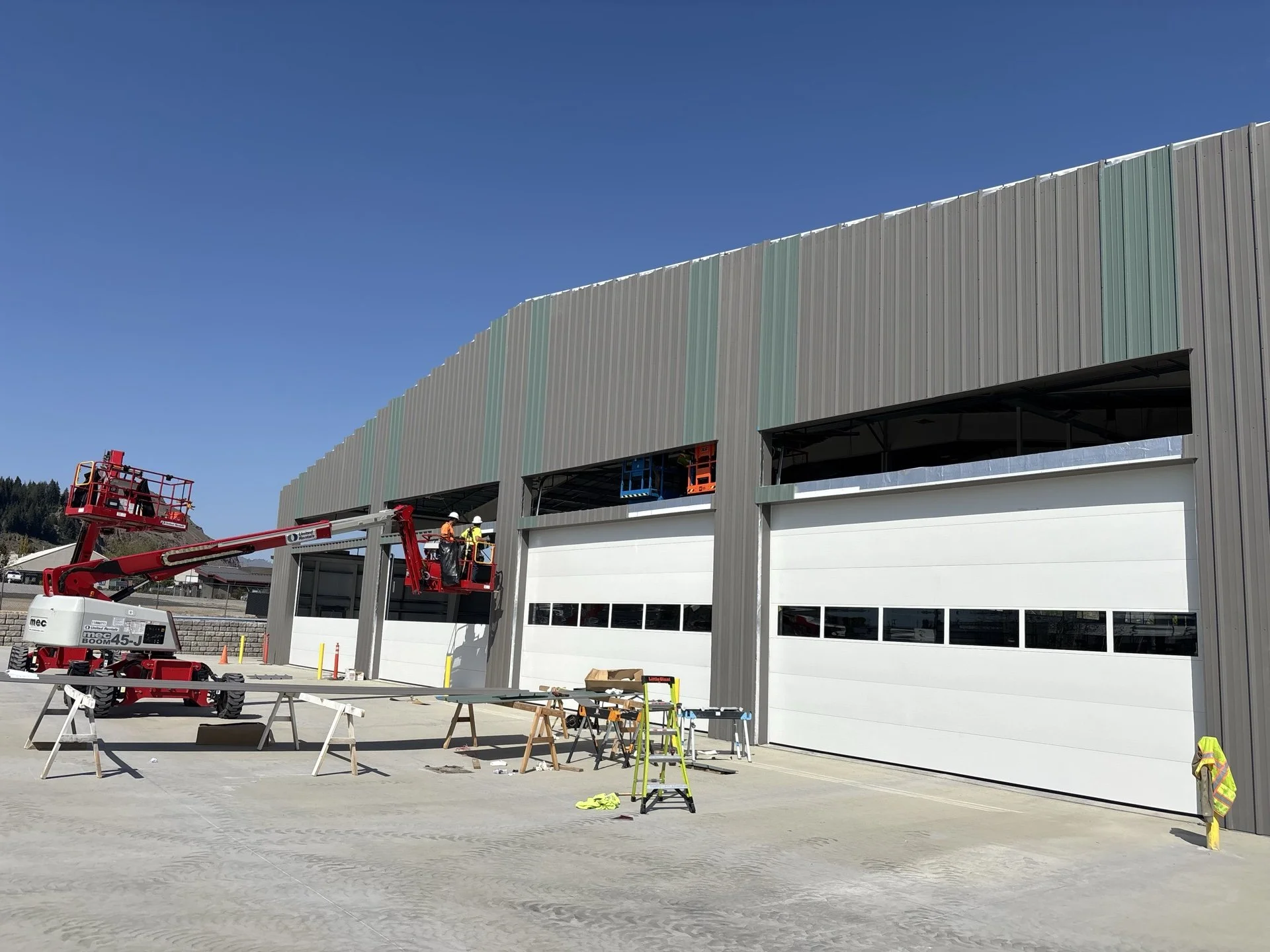 metal cladding siding installation commercial building