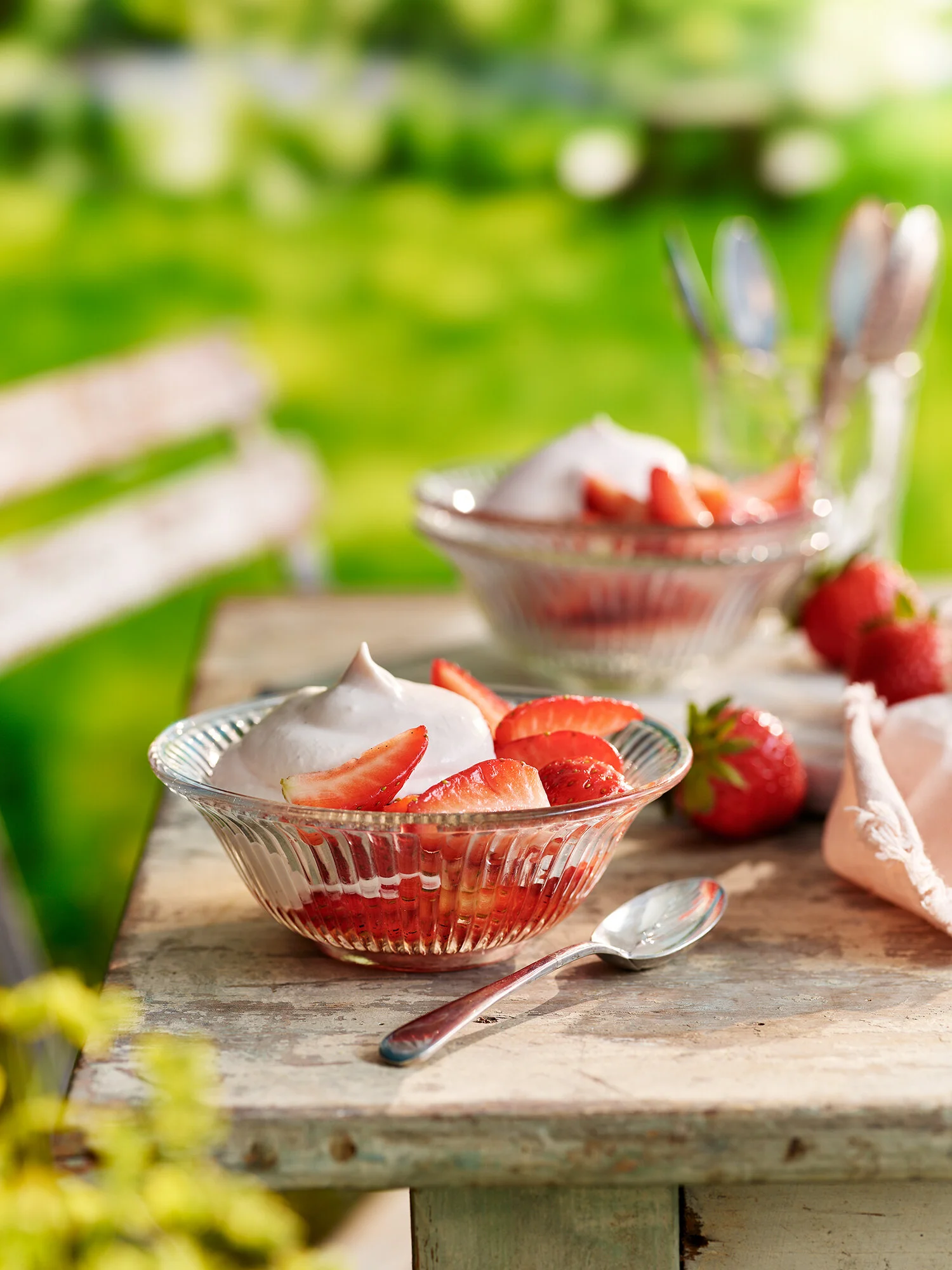 TESCO_MAG_JUNE18_WEEKEND_GardenParty_25656_StawberrySyllabub.jpg