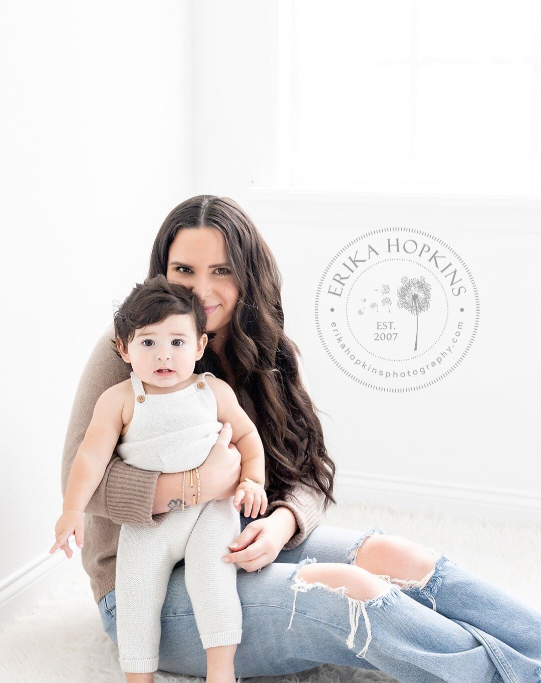 🎉📸 1st Birthday Studio Portraits 📸🎈

Step into our all-white, natural light studio and immerse yourself in a world of simple, clean, and elegant feels. Neutrals set the tone, highlighting the star of the show &ndash; a happy little boy who's turn