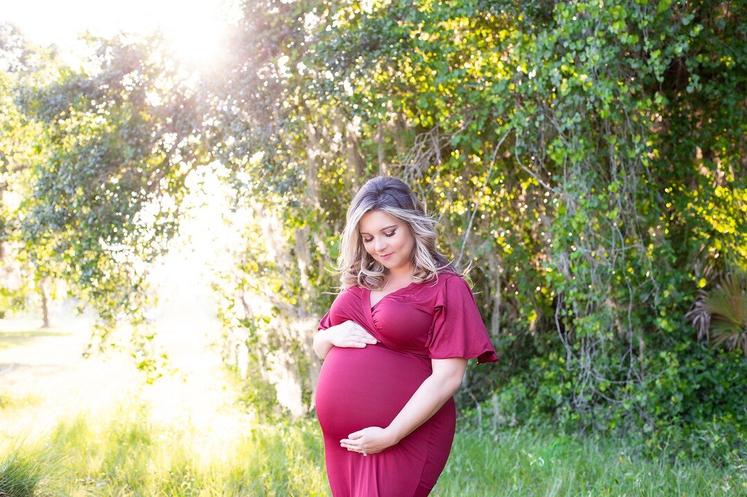 🌟 Capturing the Beauty of Motherhood 📸✨

Are you expecting a little bundle of joy soon? 🤰🌼 There's something truly magical about capturing the radiant glow of an expectant mother in the tranquil setting of a sun-kissed field at sunset. 🌅✨

Our m