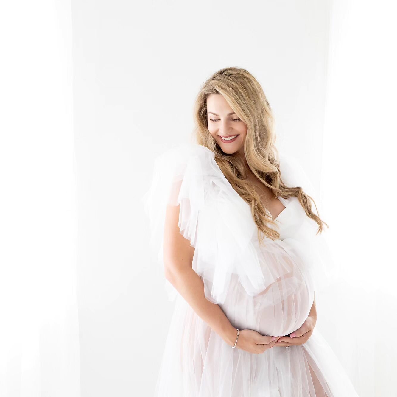 📸✨ Embrace the beauty of motherhood in a stunning setting like no other! 🌸 Our all-white, natural light maternity studio in Lake Mary is the ultimate backdrop for capturing the essence of this magical time. 

🤰💫 Step into a world of light and air