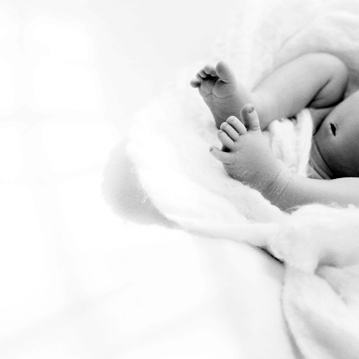 Pure Newborn Love ❤️
There's something magical about capturing the pure innocence and beauty of a newborn. This little one was a dream to photograph in our studio, where we focus on creating a calming environment for every tiny detail. It's always an