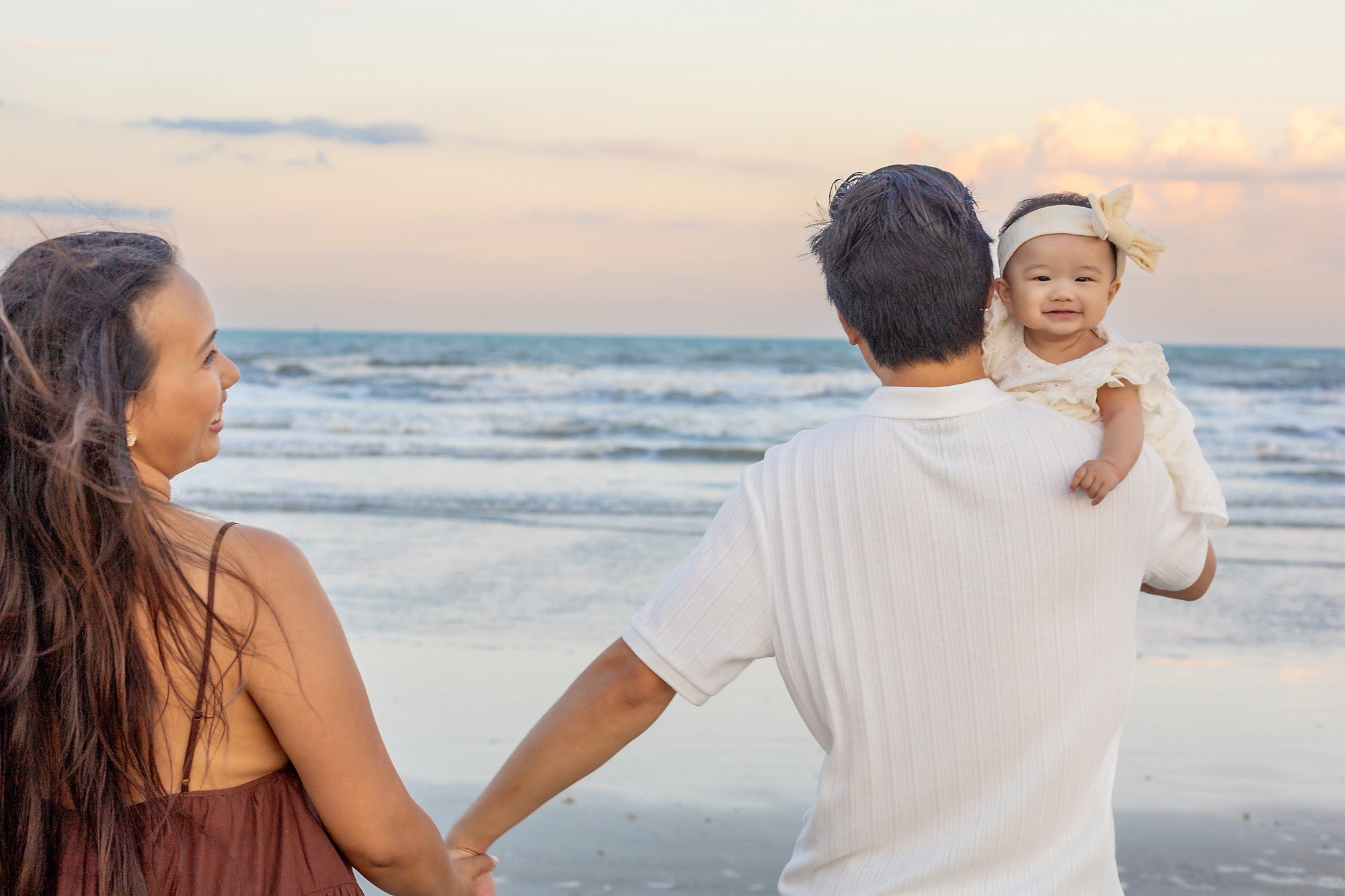 Beach Days Are the Best Days

There&rsquo;s just something about the ocean breeze, salty air, and golden light that makes my heart so happy. Beach sessions are truly my favorite&mdash;they&rsquo;re playful, peaceful, and full of the most magical mome
