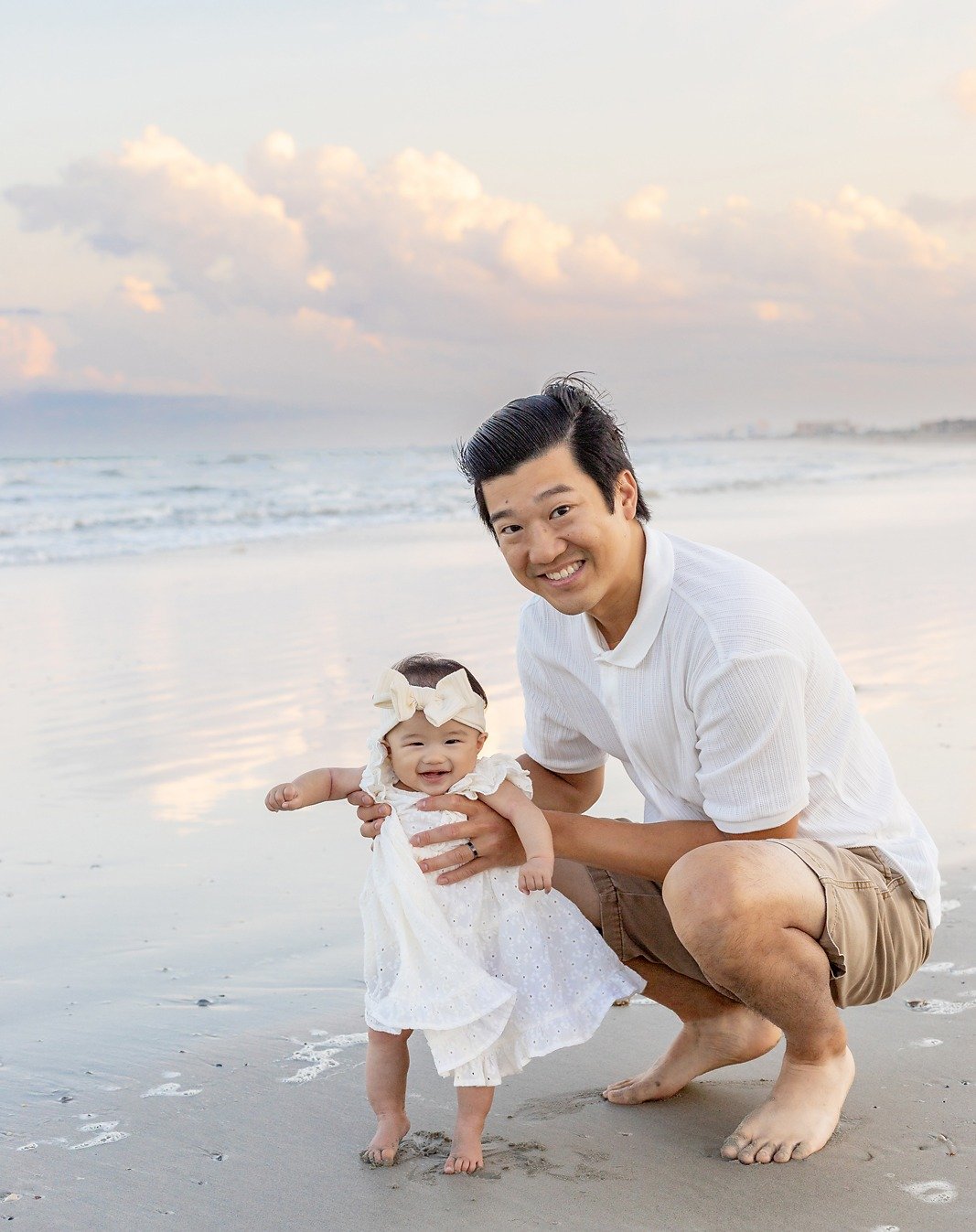 ☀️ Sunsets, Sand &amp; Sweet Memories

Some of my most favorite sessions are the ones where little toes are in the sand and the wind is doing its thing. You&rsquo;ll laugh, you&rsquo;ll snuggle, and you&rsquo;ll probably get a little sandy&mdash;and 