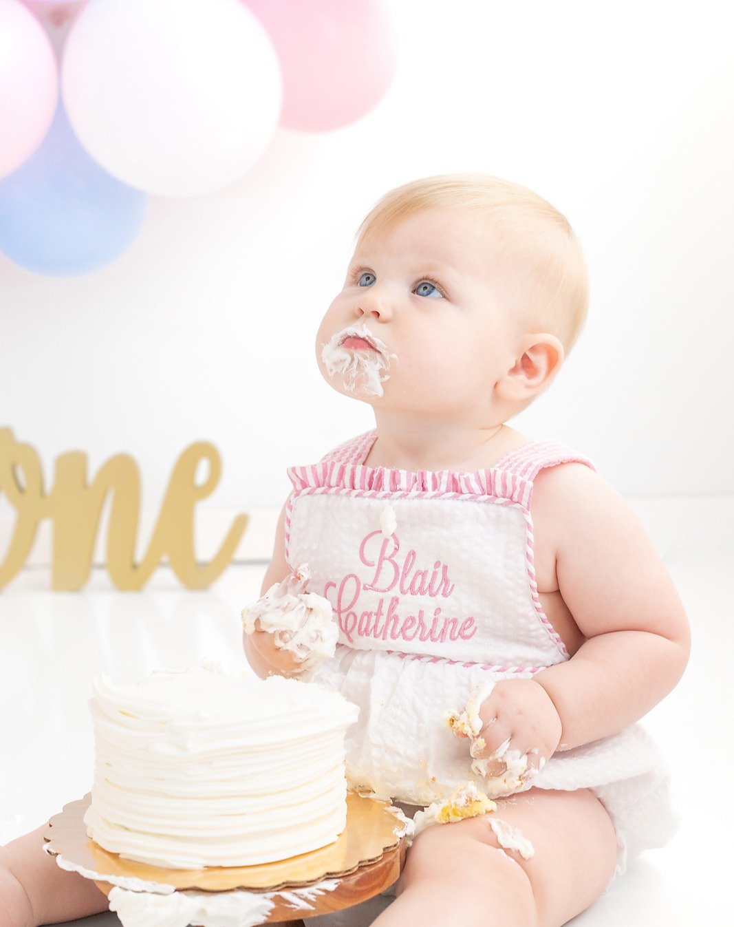 There&rsquo;s nothing quite like watching your baby dive into their very first cake! A Cake Smash session is the perfect way to celebrate your little one turning ONE&mdash;with frosting-covered fingers, adorable giggles, and memories you&rsquo;ll nev