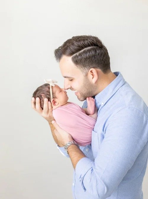 This moment. It won&rsquo;t last.

Newborns change every day the tiny stretches, the sleepy snuggles, the first kisses. Don&rsquo;t let these fleeting days pass undocumented.

Reserve your due date now to capture your baby&rsquo;s first moments natur