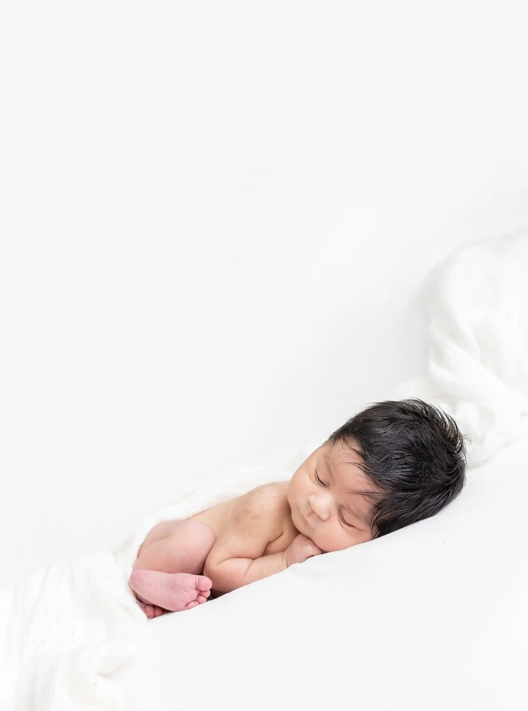 You don&rsquo;t have to leave your house.
You don&rsquo;t have to get everything perfect.
You don&rsquo;t even need a nursery finished or styled yet.

Your baby&rsquo;s first story unfolds right where real life happens.

We begin wherever your home f