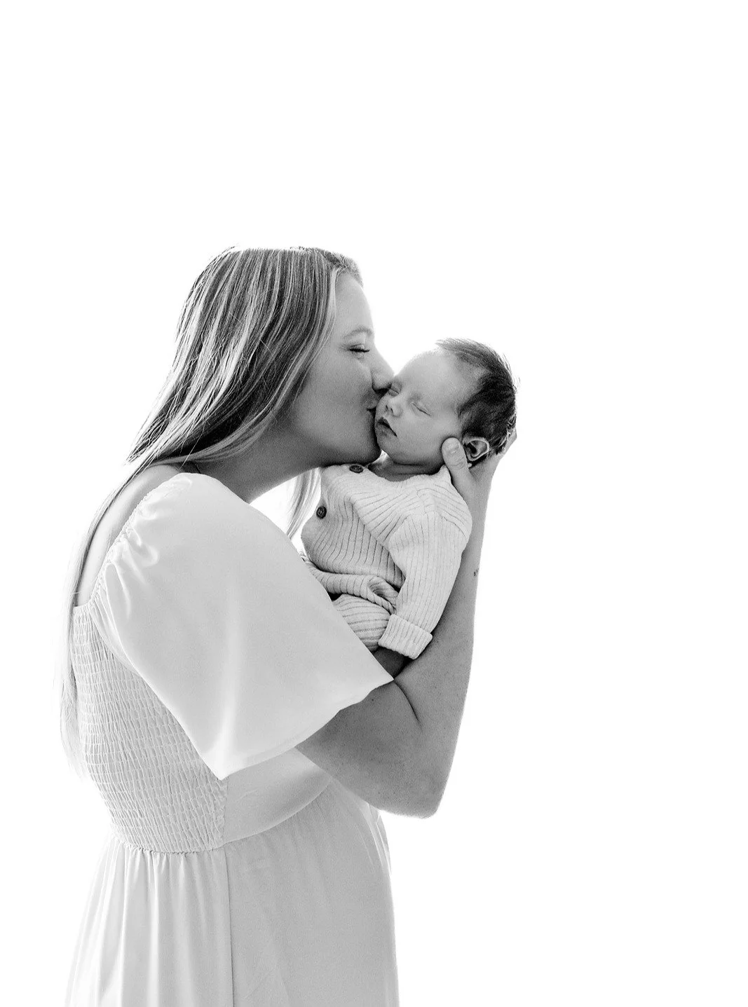 The tiniest kisses&hellip; the ones you&rsquo;ll miss the most 🤍

Right now, they fit perfectly in your arms.
Right now, they need you for everything.

And one day&hellip; this will feel like a blur.

Hold onto it.
Remember it.

#newbornphotography 