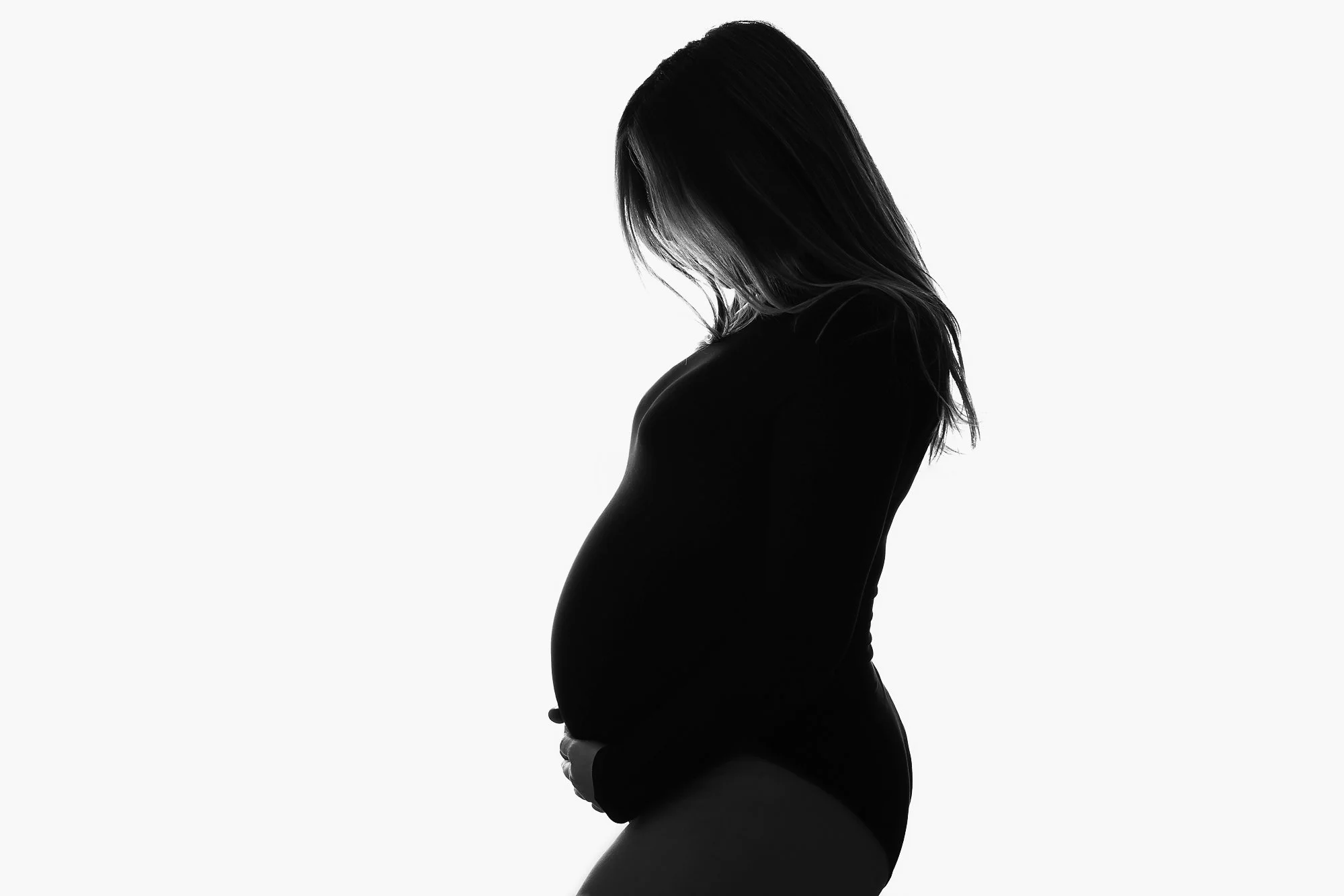 In a world of noise, there is something powerful about simplicity.

Black and white. Light and shadow. Form and feeling.
Nothing to distract from the beauty of what&rsquo;s unfolding here.

Motherhood: raw, elevated, and forever timeless. #maternityp