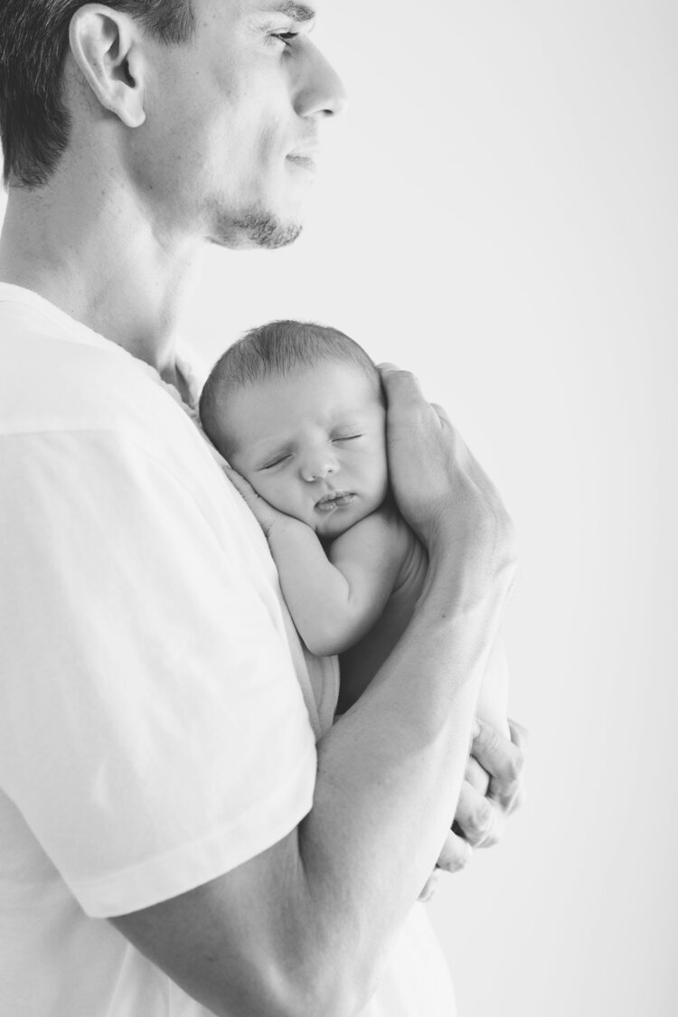 017_Newborn_Black+and+White_DG.jpg