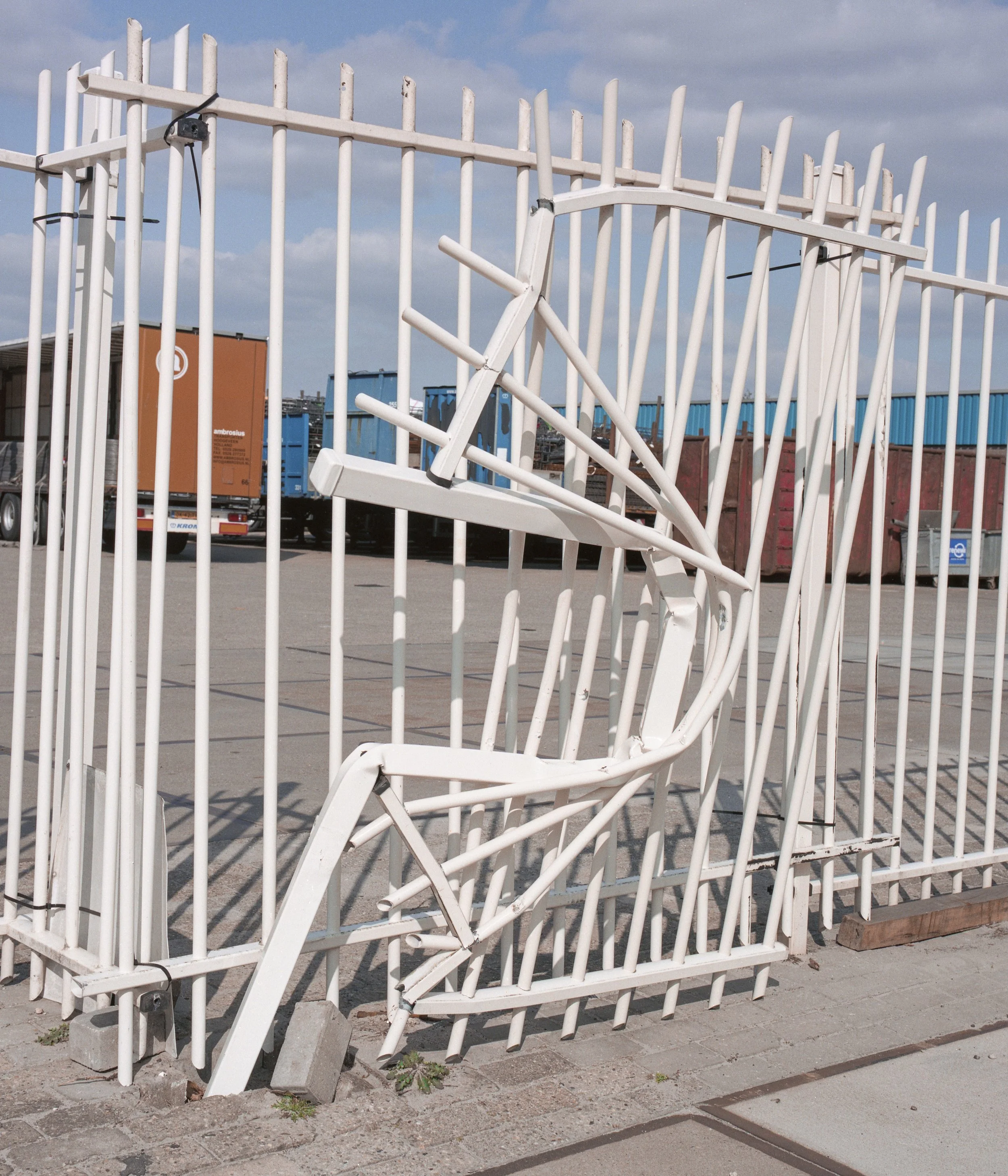 Kapot hek industrieterrein Hoogeveen 3.jpg