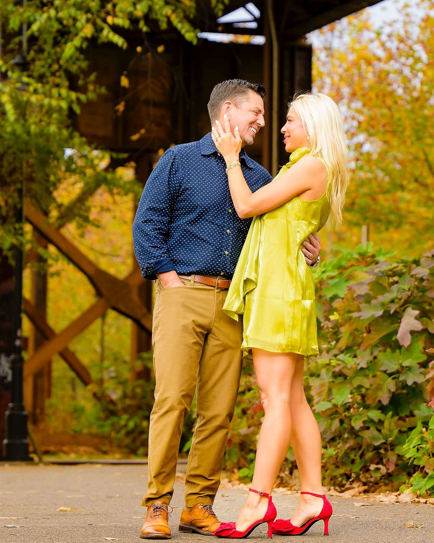 Love is in the air, Christmas cheer! 🎄
Want to create your own Christmas magic? Let&rsquo;s chat about your photography needs!

#richmondva #rva #rvaphotographer #rvafamilyphotographer #dmvphotographer #virginiaphotographer #familyphotoshoot #christ