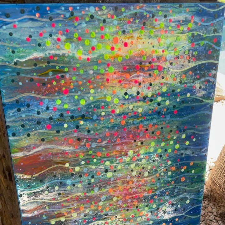 Cheerful and Bubbly!! Filled with Neons, Color Shift and glitter! 24x48 💥
💥
💥
💥
#azartist #azart #phxart #goldenpaints #dragonflyglaze #unicornspit #colorshiftpaint #greenstuffworld #glitter #rainbow #artstudio #artistoninstagram #art #lifeisbett