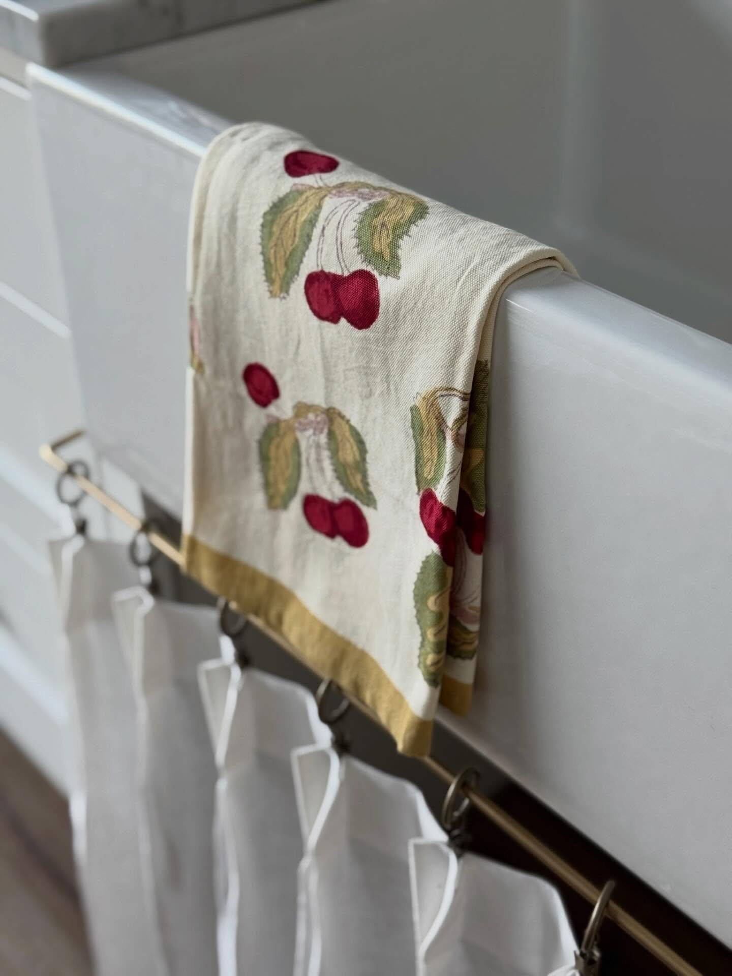 Dish towels are like pillows for your kitchen! 
Add subtle Valentine touches to your kitchen with hints of red or pink.

#CosyHouse #shoplocalstg #stgeorgeutah