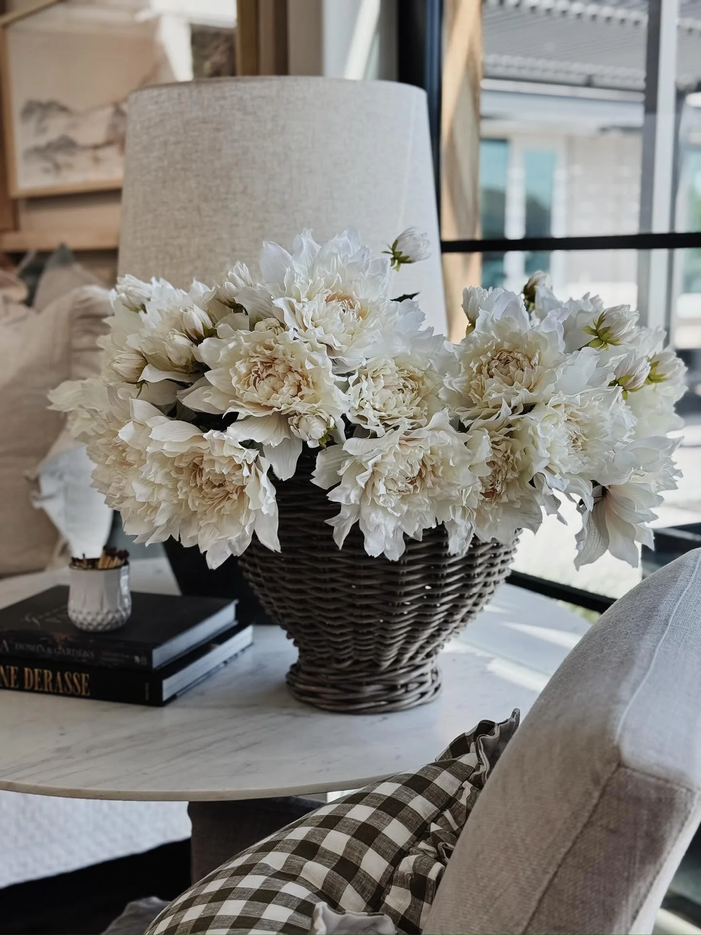 The weather is warming, and spring is approaching. Refresh your space with some gorgeous faux flowers! 

#CosyHouse #SpringDecor #stgeorgeutah