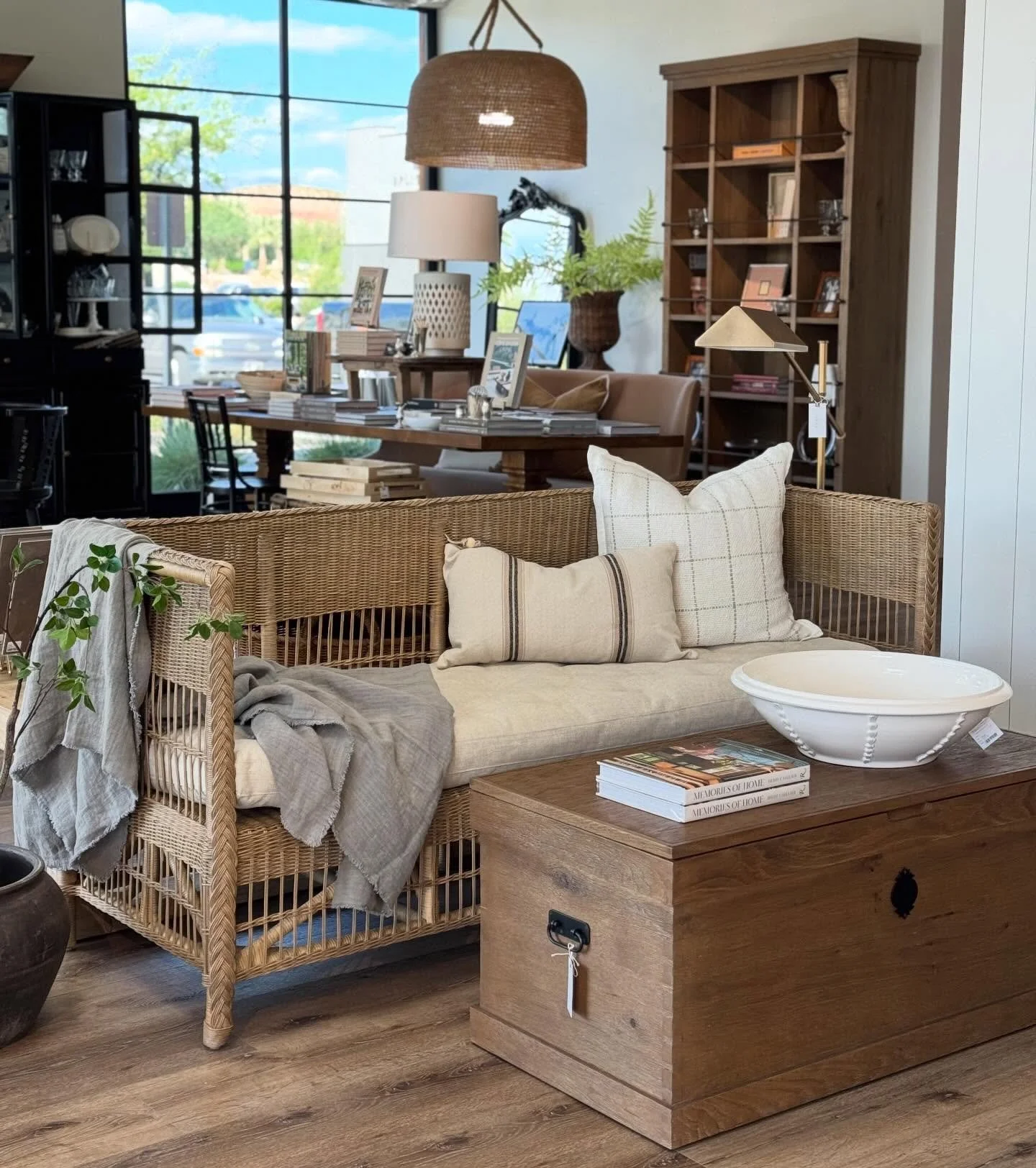 This rattan settee is a timeless staple for your home! It&rsquo;s so versatile and will add warmth &amp; texture to any room in the house!

#shopsmall #shoplocal #stgeorge