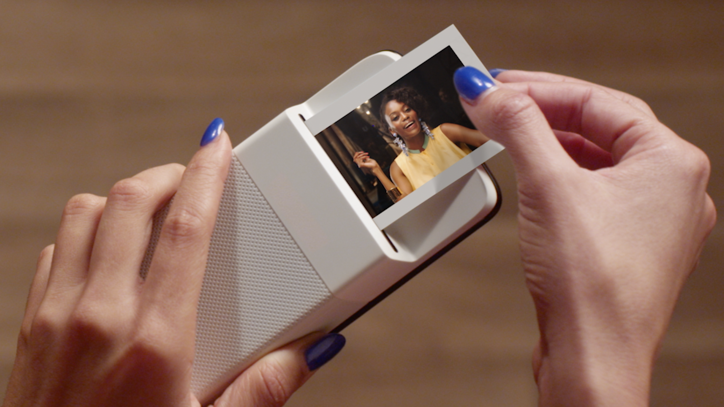 Motorola "Hello Polaroid"