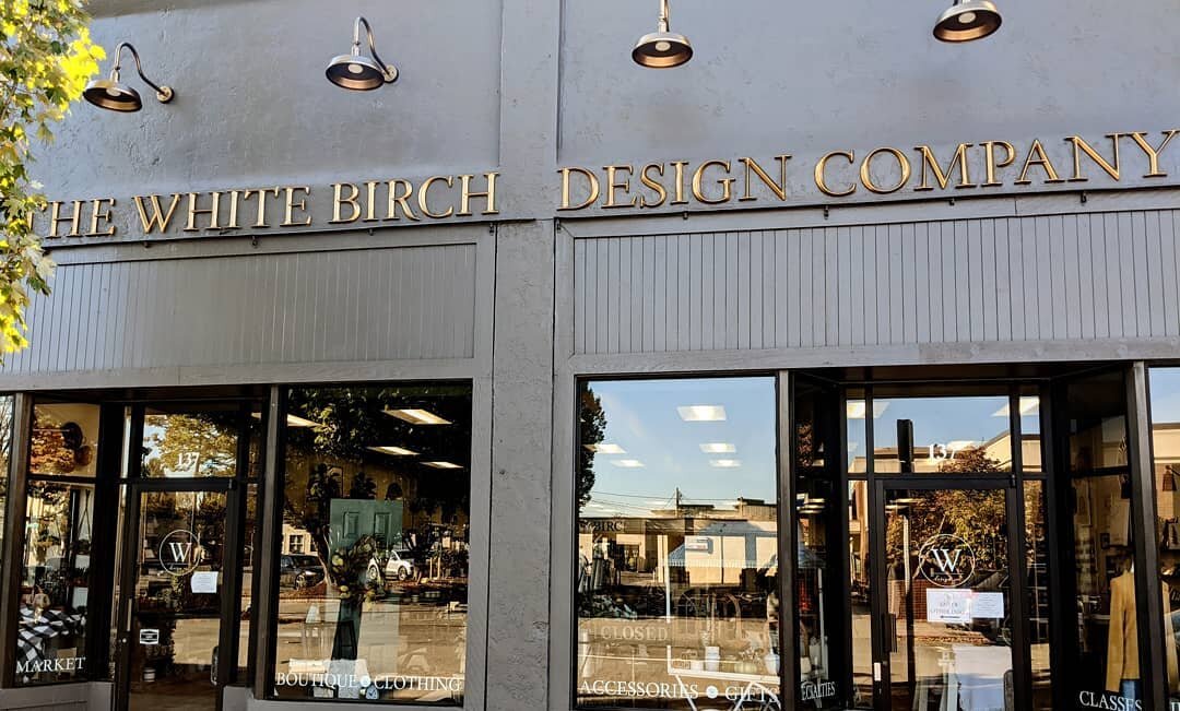 Happy new year everyone! Starting off by looking back at last year's favorite project; formed plastic dimensional letters for @whitebirchdesignco. The golden metallic color is a great hit if contrast to their stunning facade design. Thank you for cho