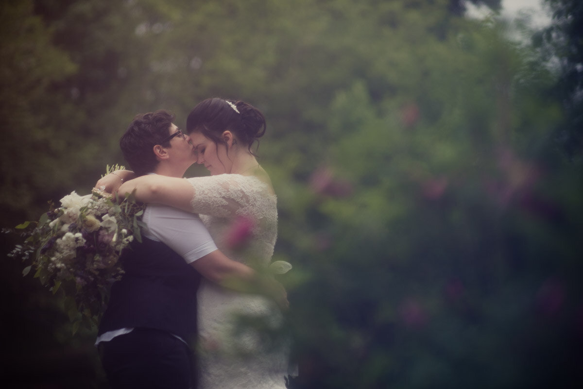lgbtq-gay-wedding-vancouver-island-maplegrove-53.jpg