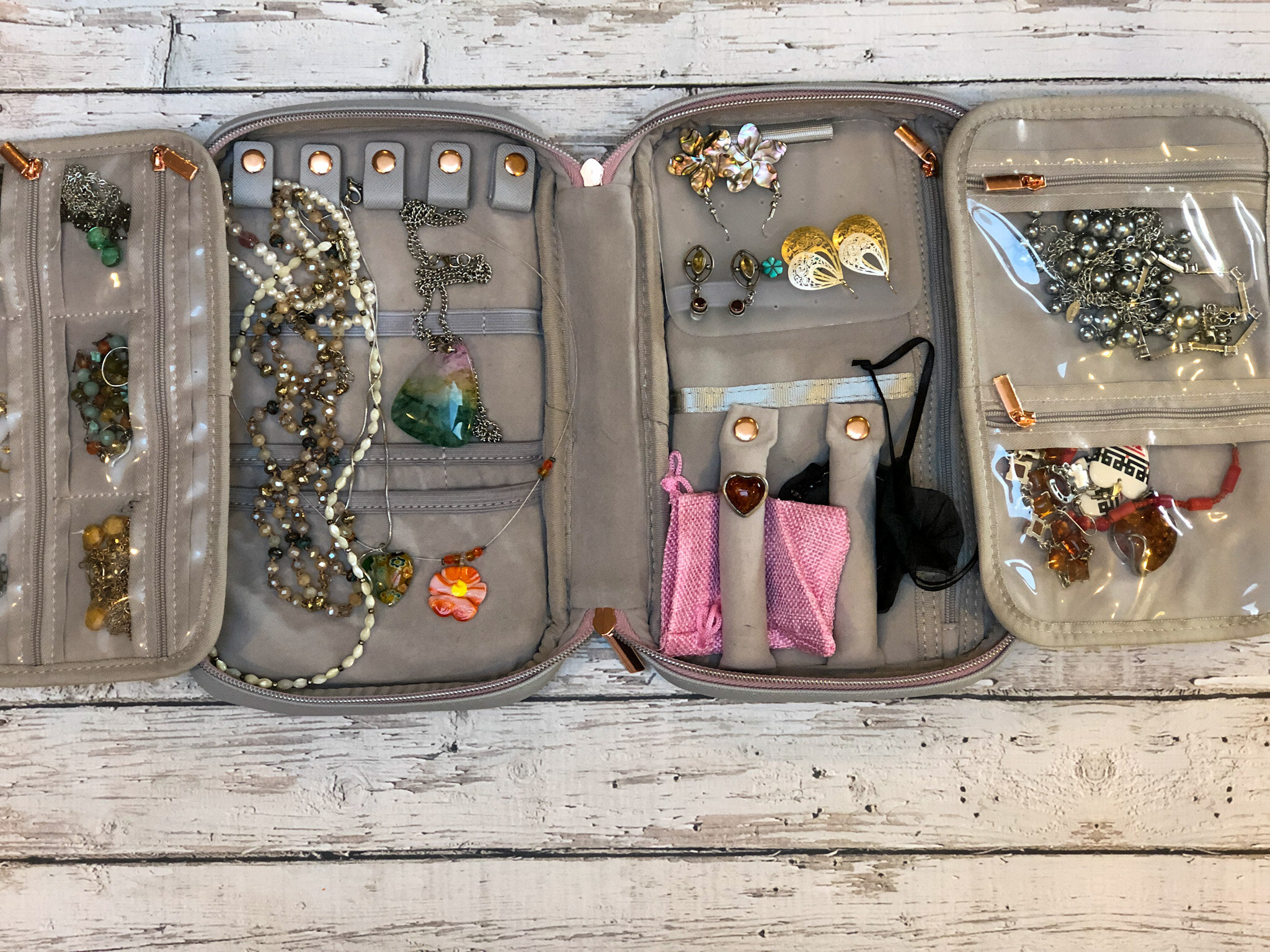 Unique gifts for travelers: jewelry case