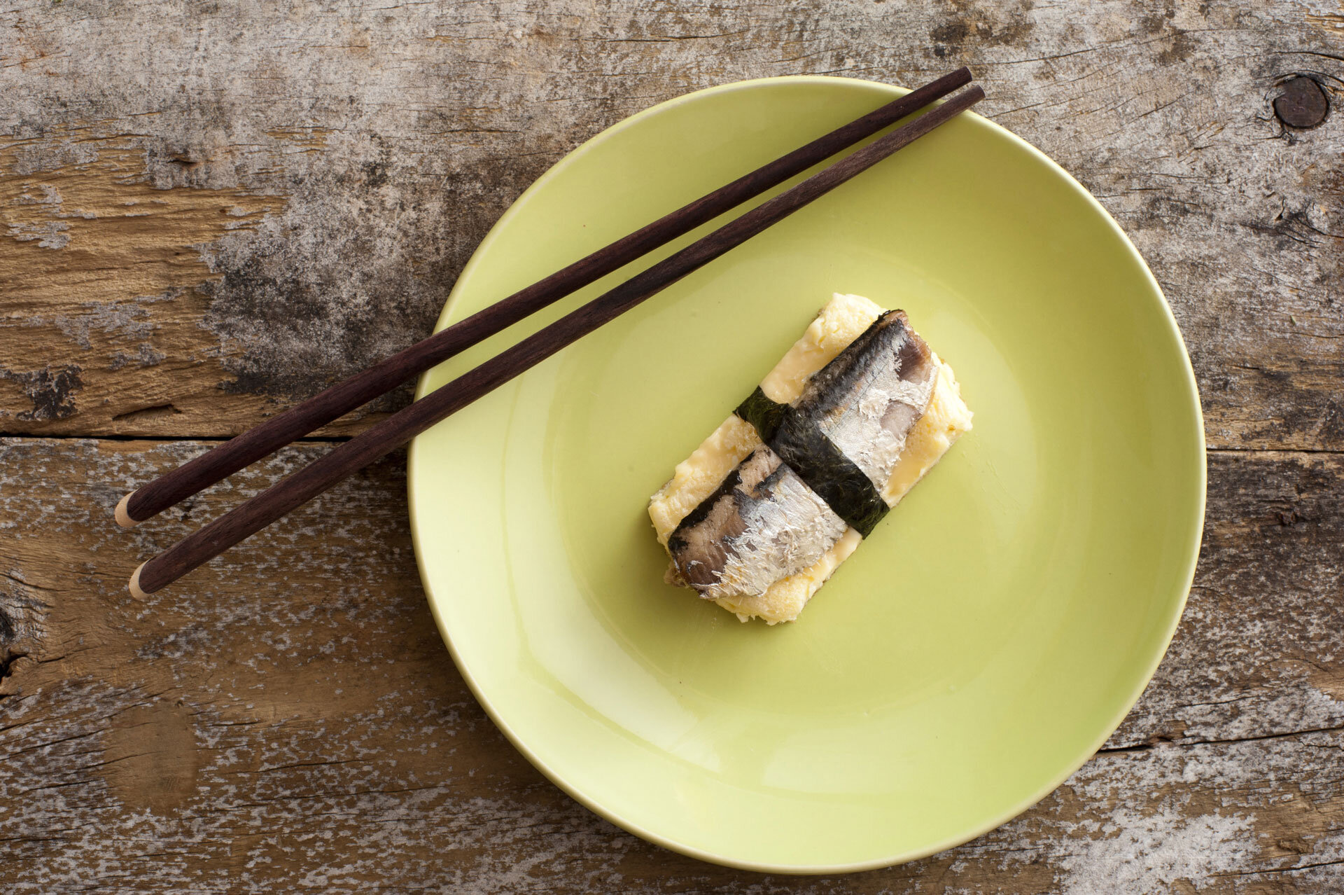 Tamagoyaki, rolled omelet street food in Tokyo