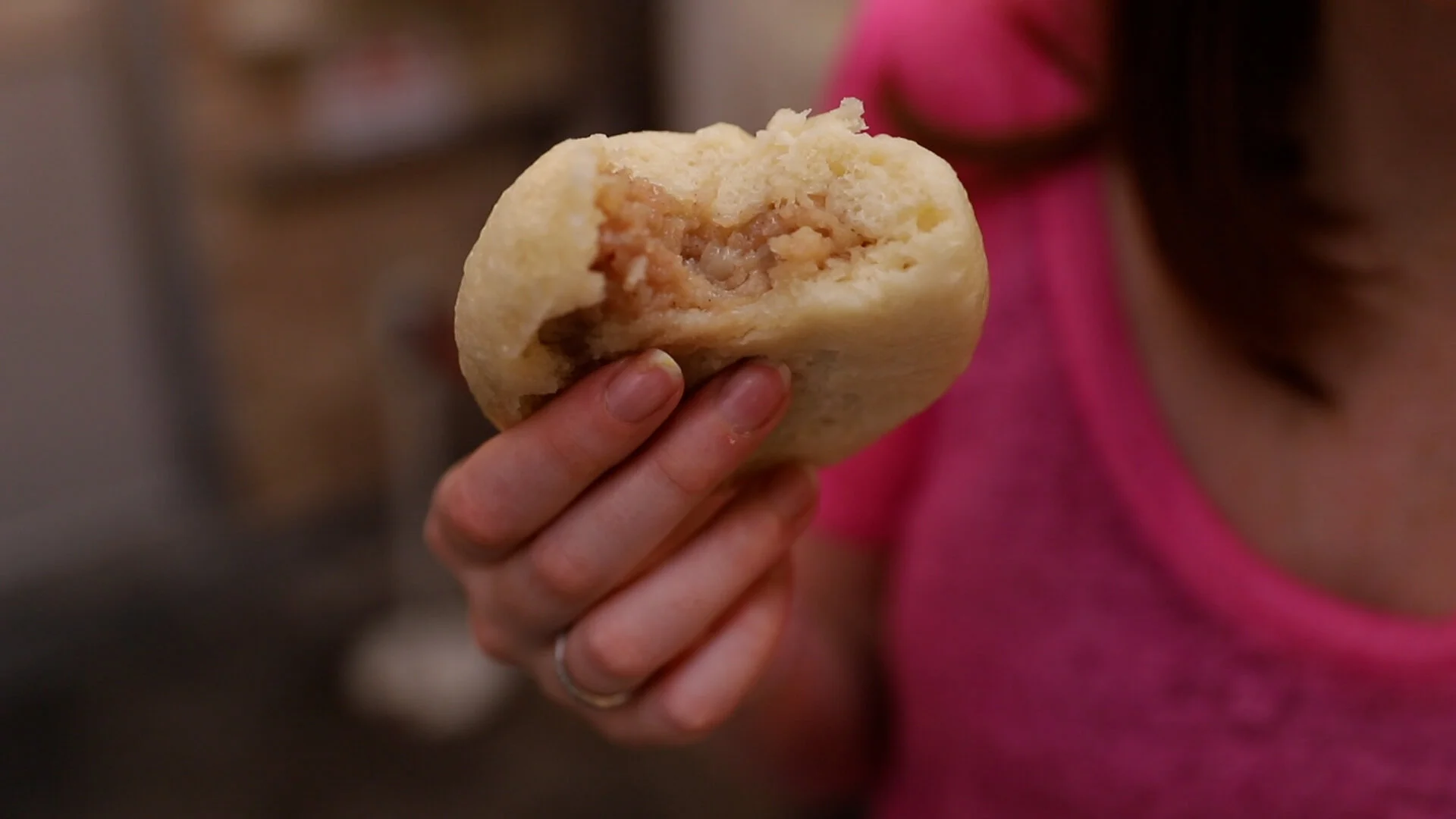The Osaka food, Butaman, or Pork Buns makes great Osaka cheap eats!