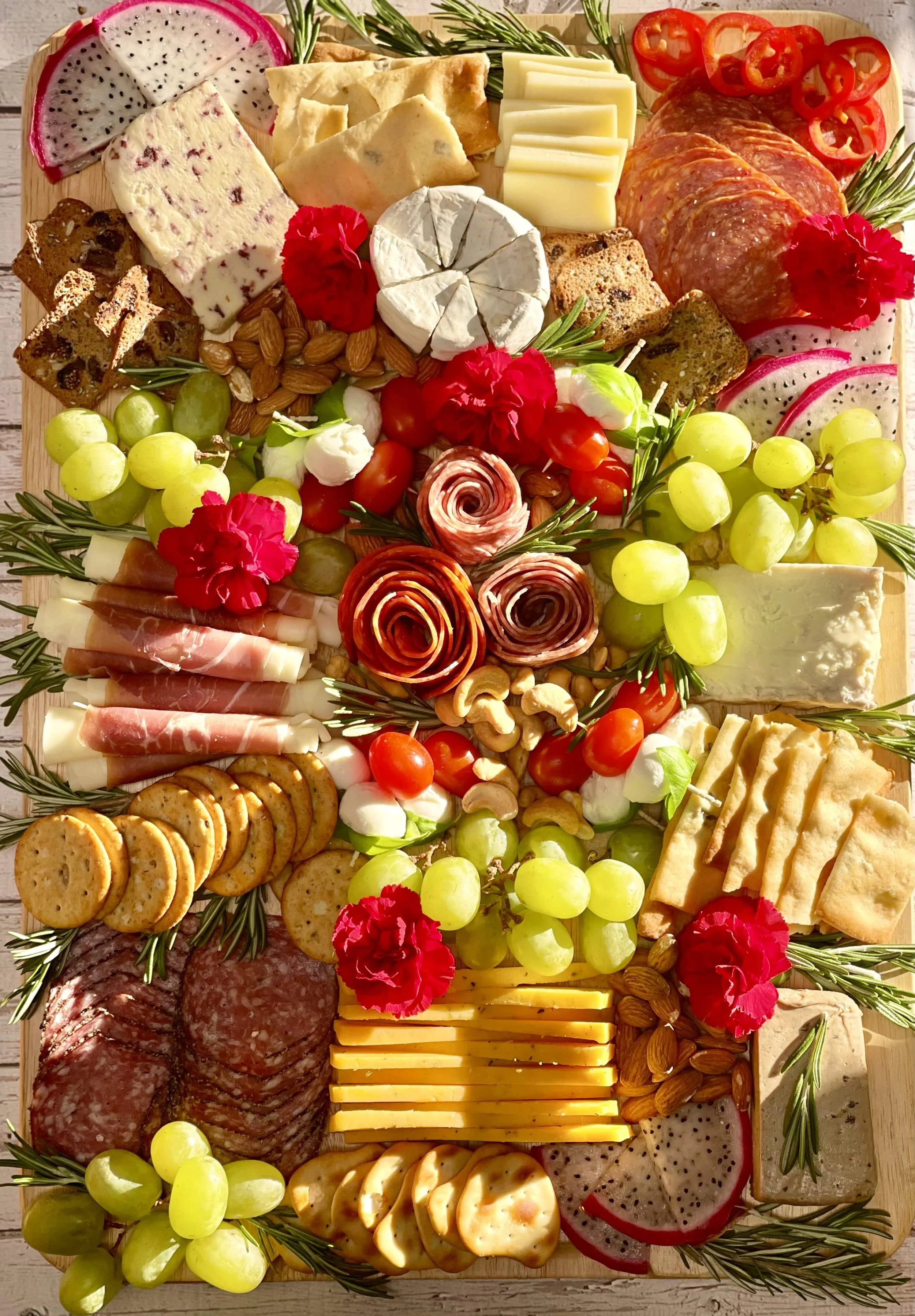 How To Make a Festive Christmas Charcuterie Board