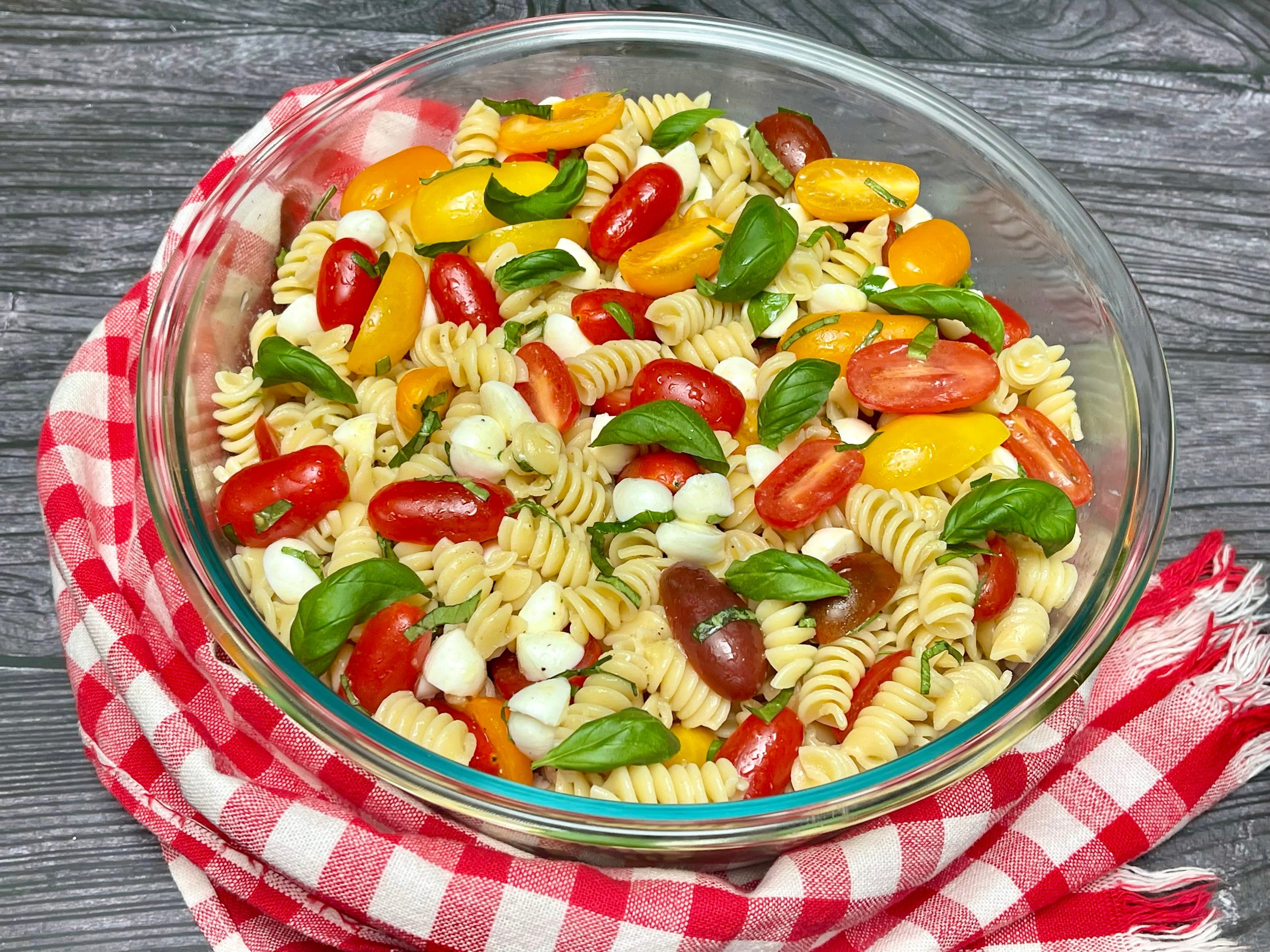 Caprese pasta salad complete