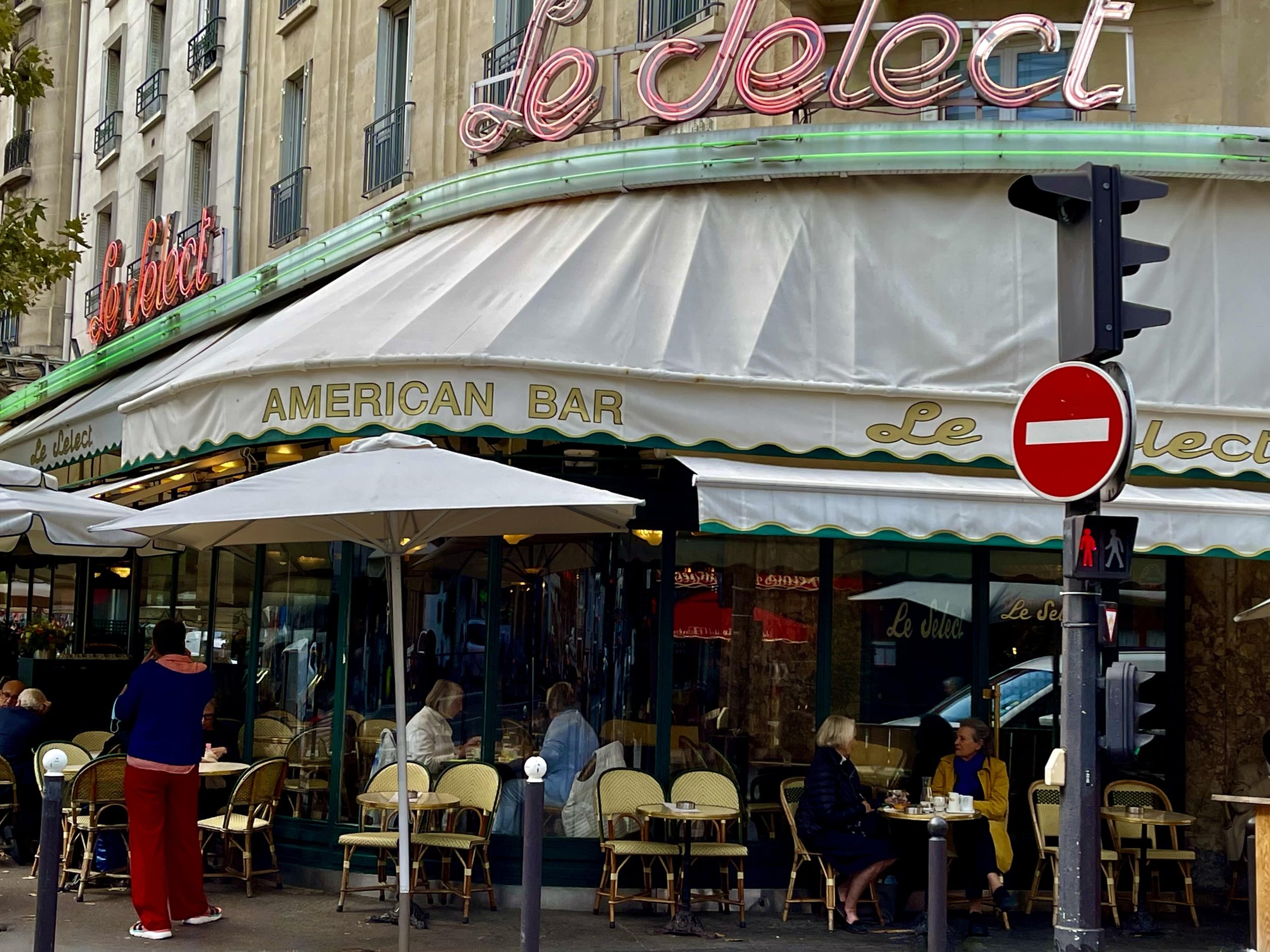 Le Select, the First Paris café with continual 24 hour service