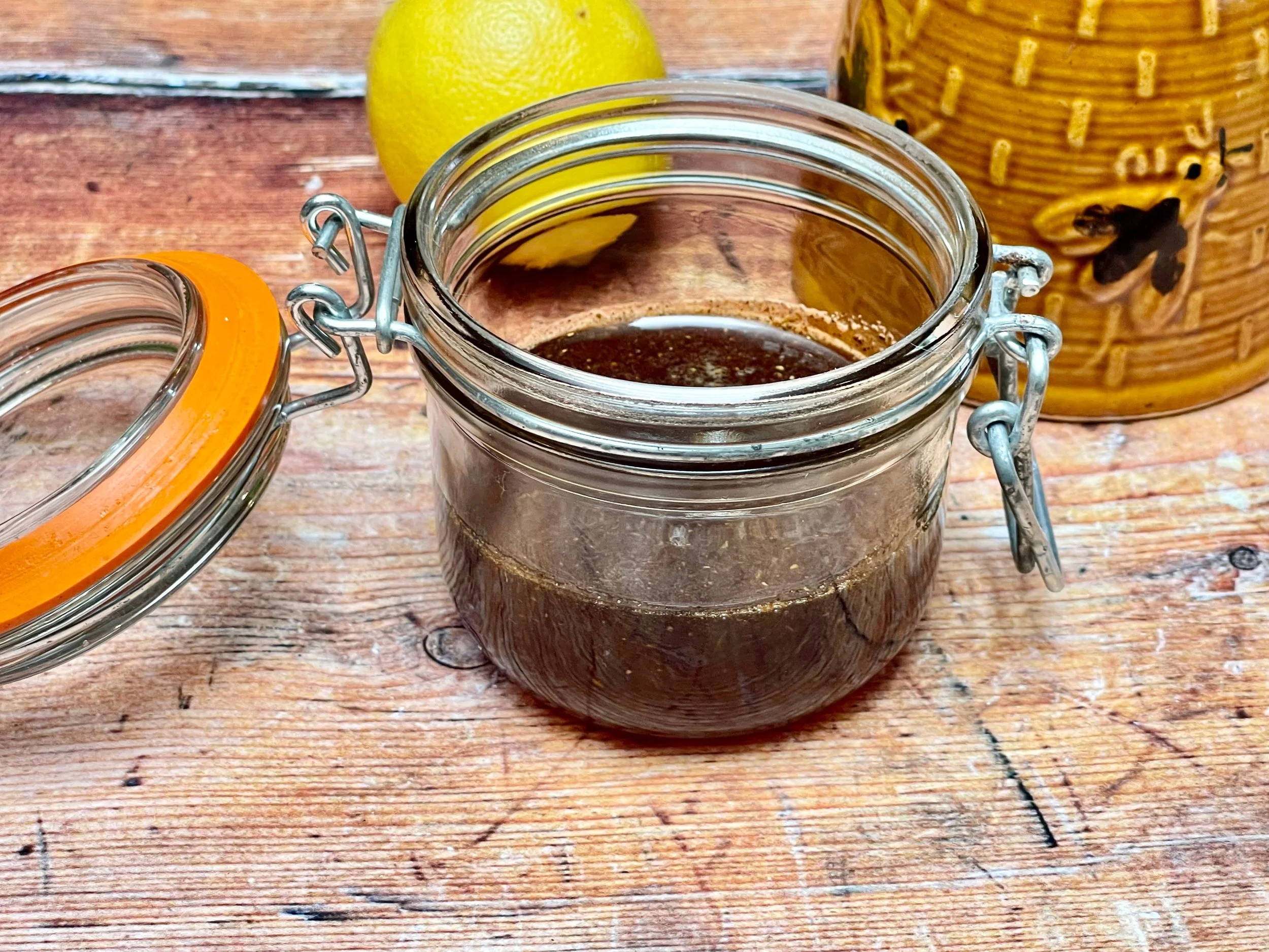 Cooling the hot honey in a glass jar with lid off