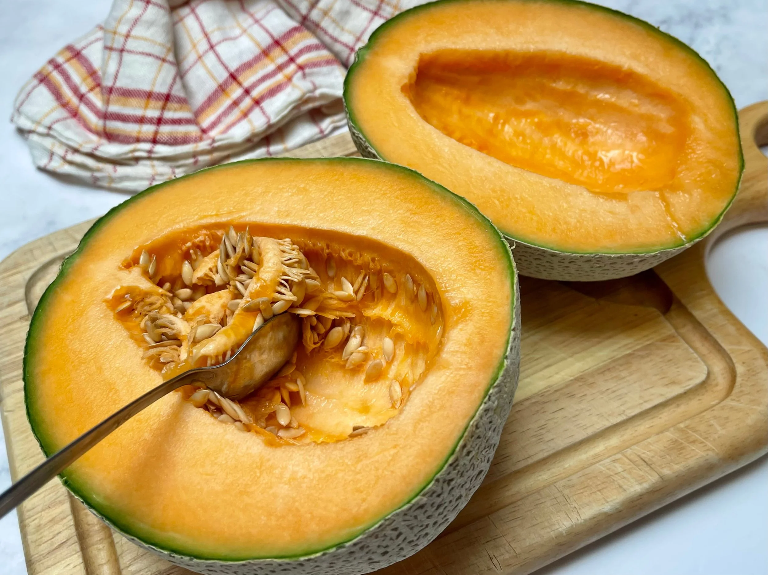 Removing the melon seeds with a spoon