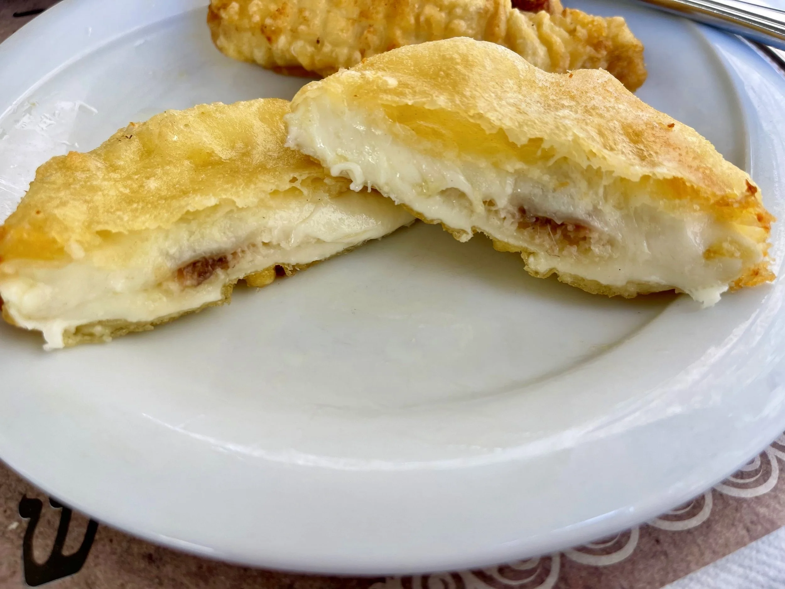 At Nonna Betta and most Jewish ghetto restaurants, the mozzarella ’n carozza will contain anchovies.