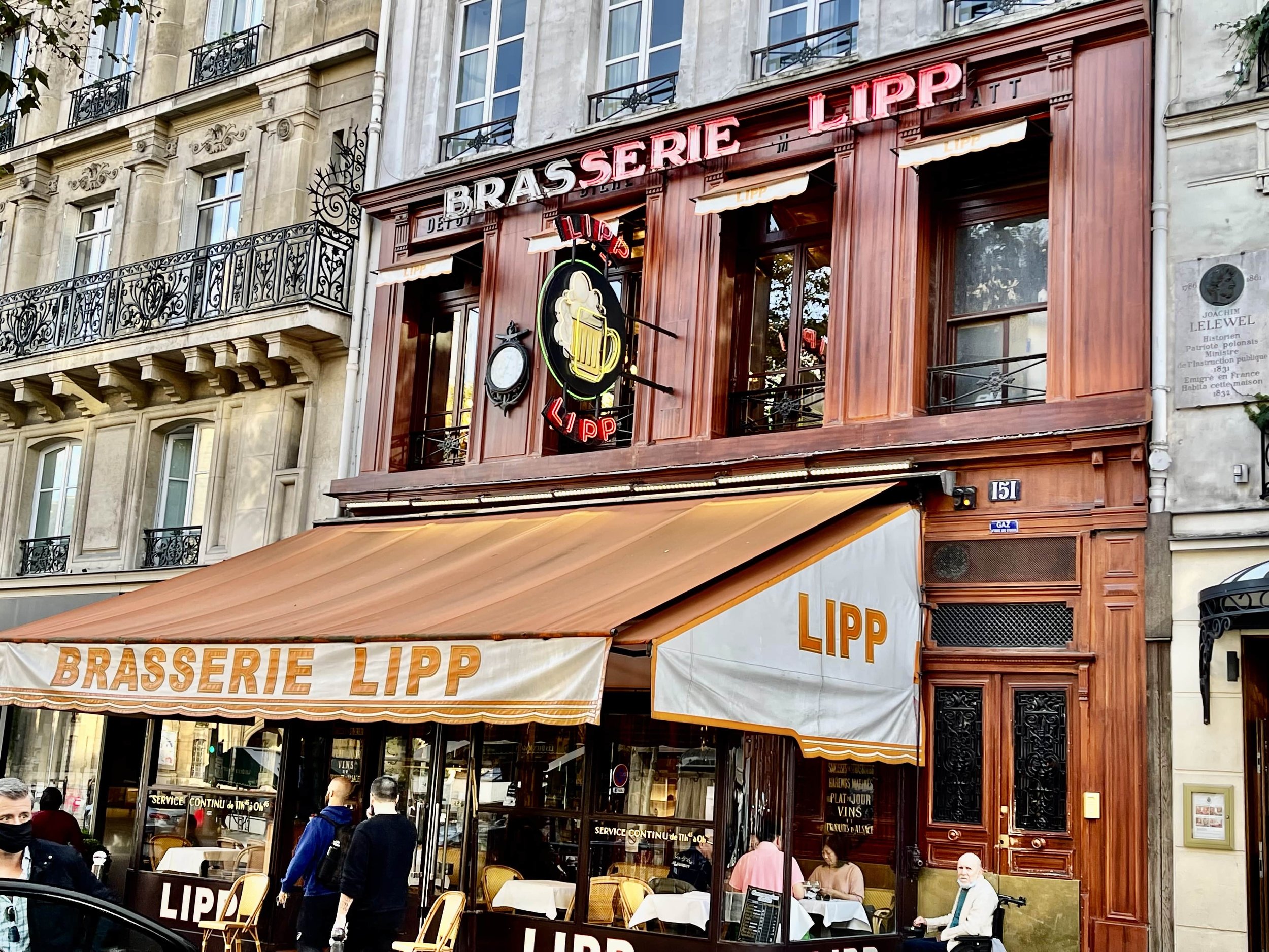 best brasserie in paris min 15 Famous Cafés in Paris You Have to Visit