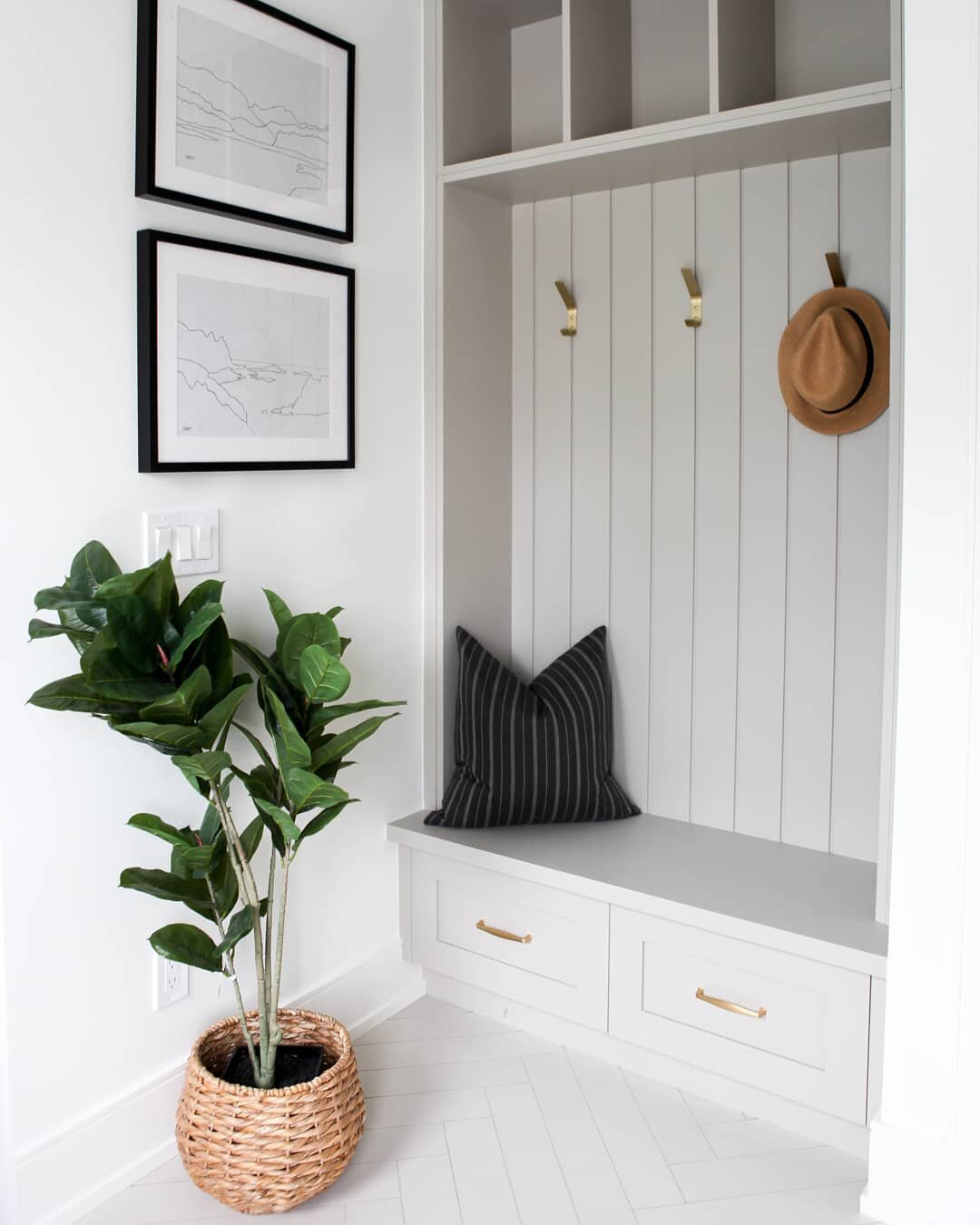 I haven't posted the mudroom area. It was hard to get it all in the shot, but it did get my favourite feature, the herringbone tile😍 That I found for a wicked deal and then cursed later that I didn't use it in my house! Haha, live and learn.
.
.
.
.