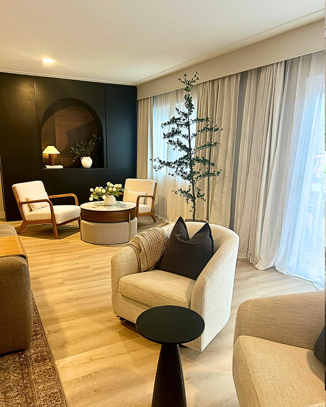 Softly layered seating area with rich colour and a warm, cocooning feel.