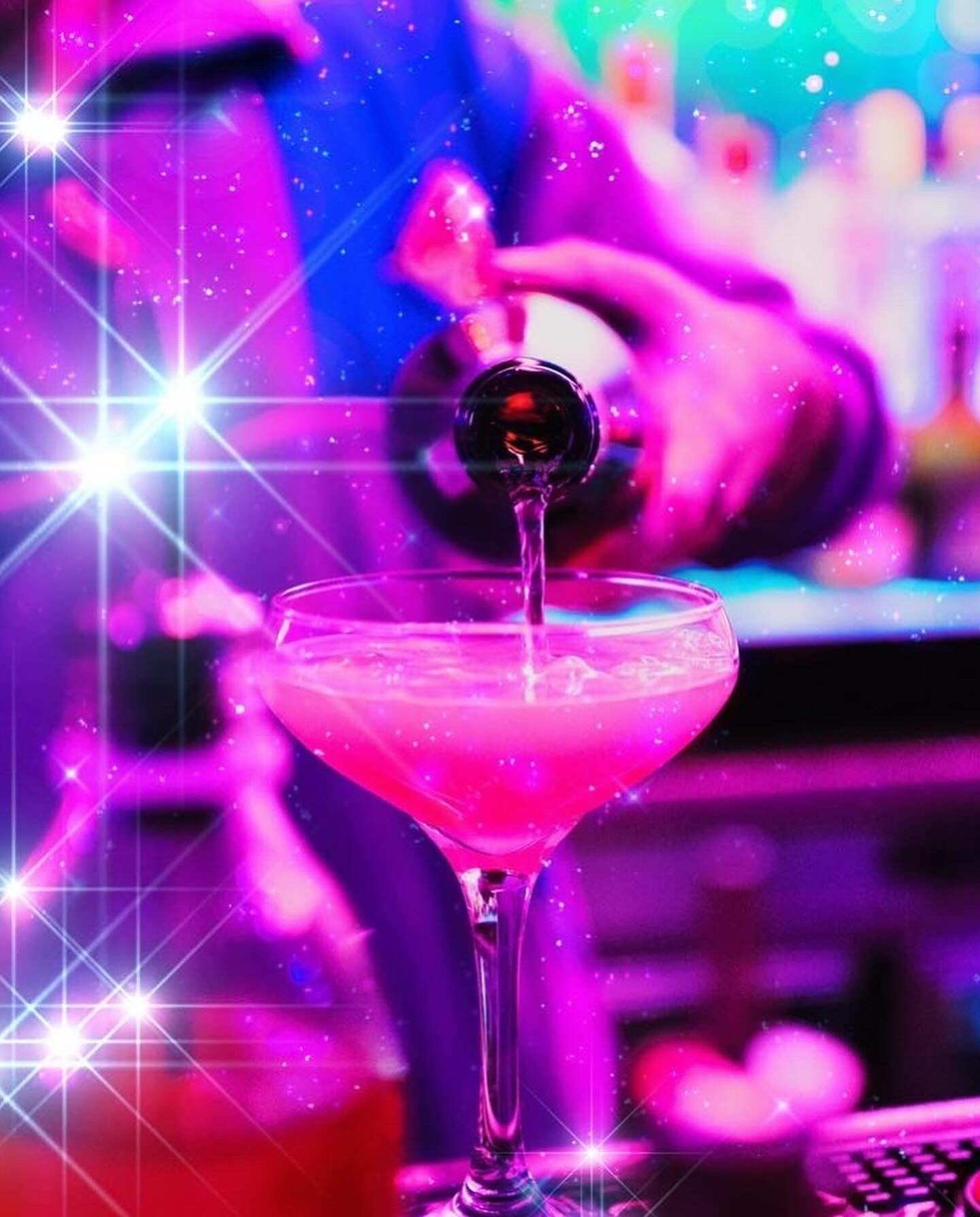Diva Dance Party 💖 tonight 9pm- 2am with @thekingdiva on the digi decks 🎶 

Happy hour till 8pm 🍹 @buyback_mountain behind the bar till 2am!