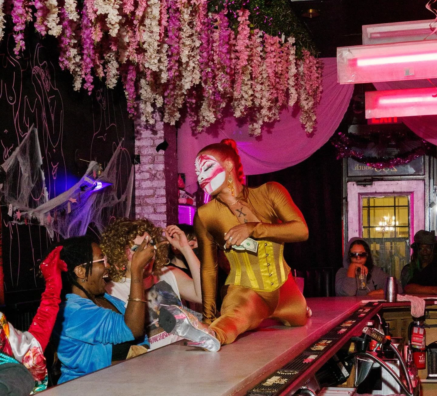 TONIGHT it’s @superstaropenset at 9:30 π« 
Our weekly open stage for all queer drag & burlesque performers ππ½
Come experience the best open stage night in Brooklyn!
Hosted by @xaddyaddy and @pachacvnti β¨
No cover • two drink mini