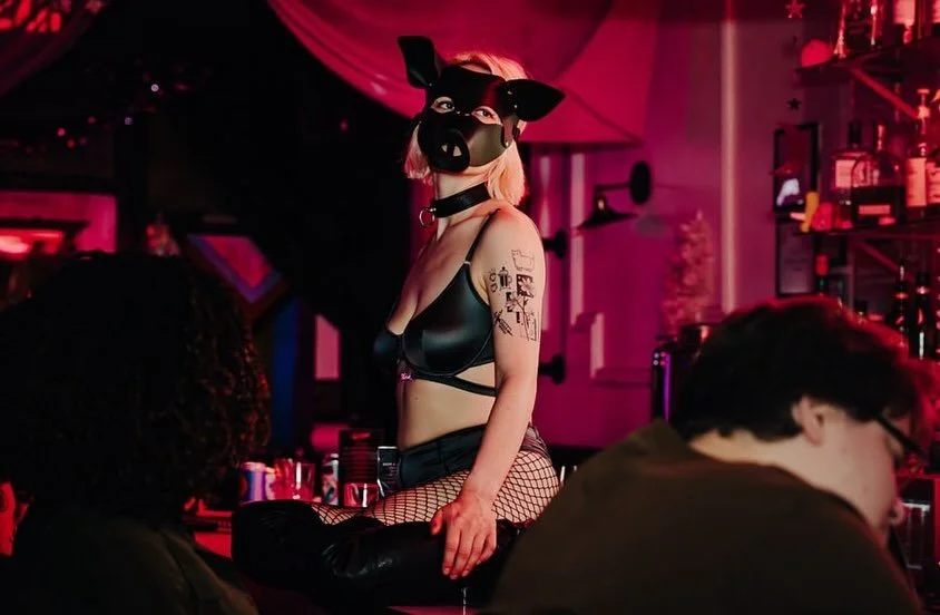 @fetishfiguredrawing Fresh Faces Edition tonight 7:30- 9:30 βπΌ We have *six* NEW models for your drawing pleasure!Join us for our weekly k!nky drink & draw hosted by @pinothimself and @tequilakitten_ π―‍βοΈ
21+ • no cover • two dri