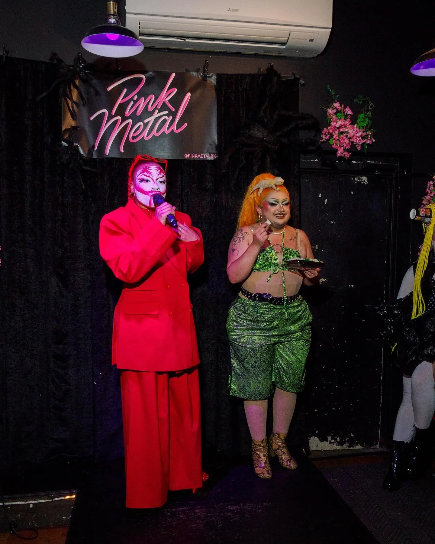 @superstaropenset TONIGHT at 9:30 💫 

Our weekly open stage for all queer drag and burlesque artists hosted by @xaddyaddy and @pachacvnti ✨

No cover &bull; two drink minimum 

Be sure to show your love and bring those cash tips 💖💸

Happy hour 6pm