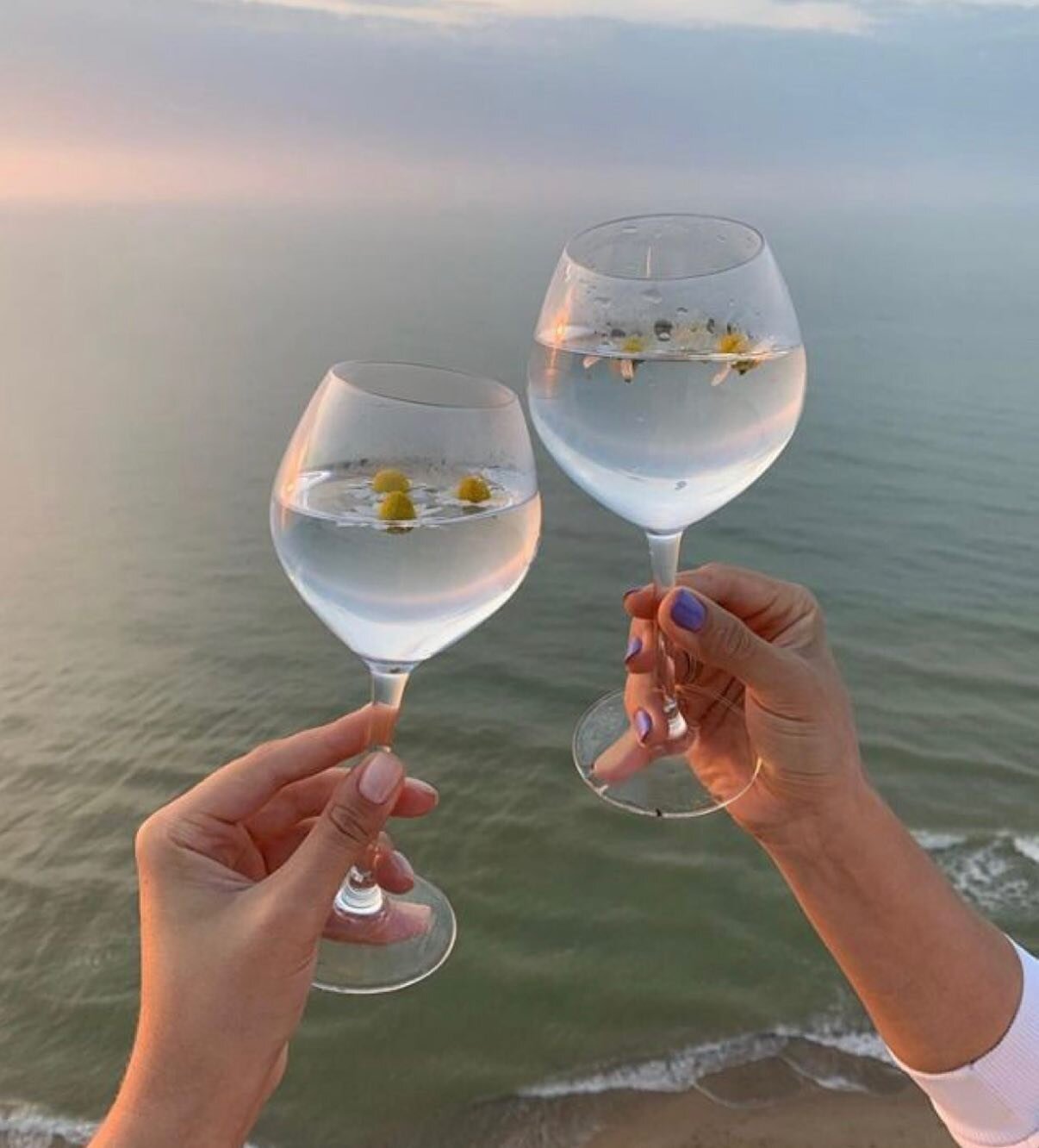 Cheers to Friday ✨
.
.
📷 @pinterest 
.
.
.
.
.
#water #cheers #hydrate #hydrateskin #scenic #scenicview #ocean #relaxation #vacation #luxury #beautifuldestinations #smallbusiness #smallbiz #smallbusinesssupport #skincareproducts #cleanskincare #heal