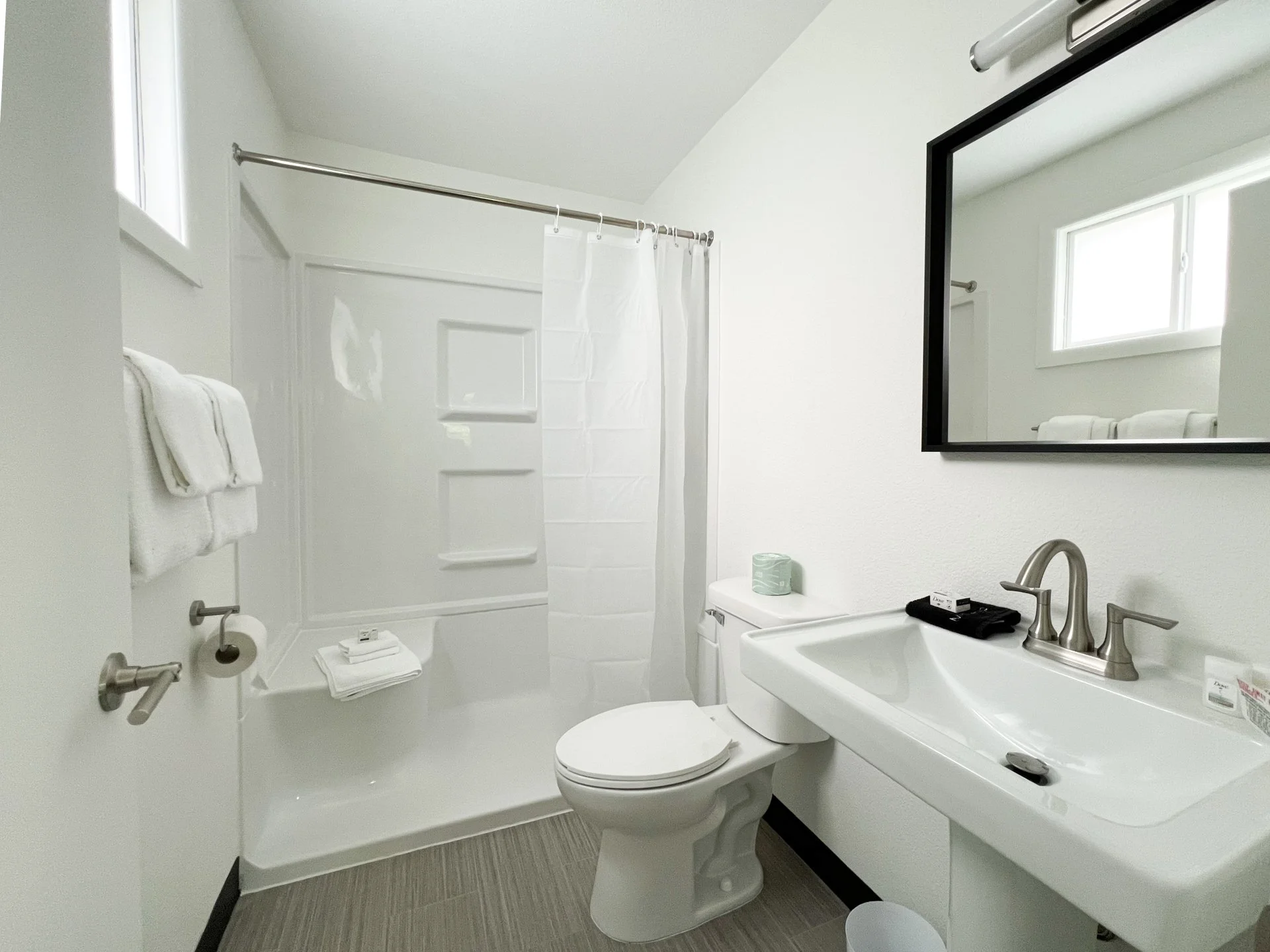 Nomad Single Queen Wet Bar-4.jpg