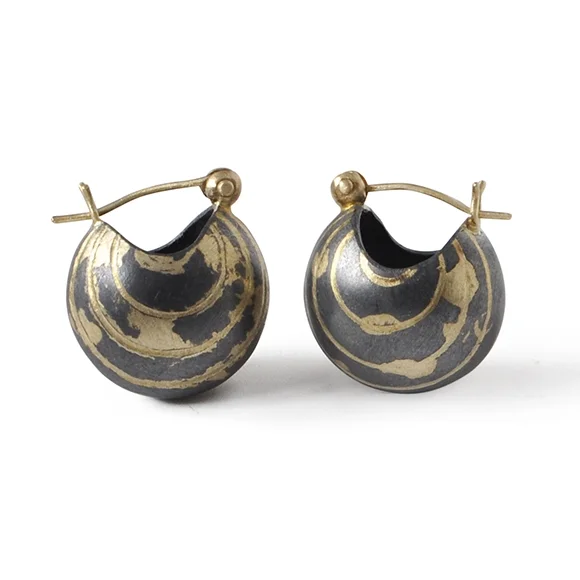 E465 Oxi Engraved Pearl Mini Baubles in Sterling Silver with 18K inlay and 14k ear wires