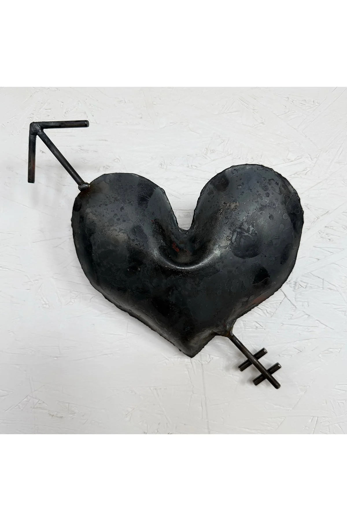 SC012 Big Black Steel Heart and Arrow Sculpture