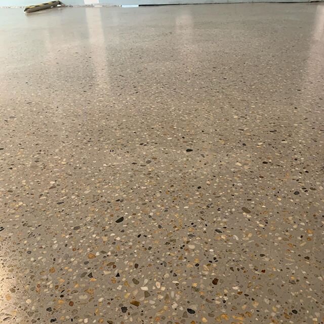 Commercial Office Fit Out - Safety ✔️ Grind ✔️ Pour ✔️ Polish ✔️
.
@pangaeafloors 
Base: Light grey
Aggregate: Yarra Valley
.
.
#pangaea #safety #construction #polishedconcrete #lightgrey #yarravalley